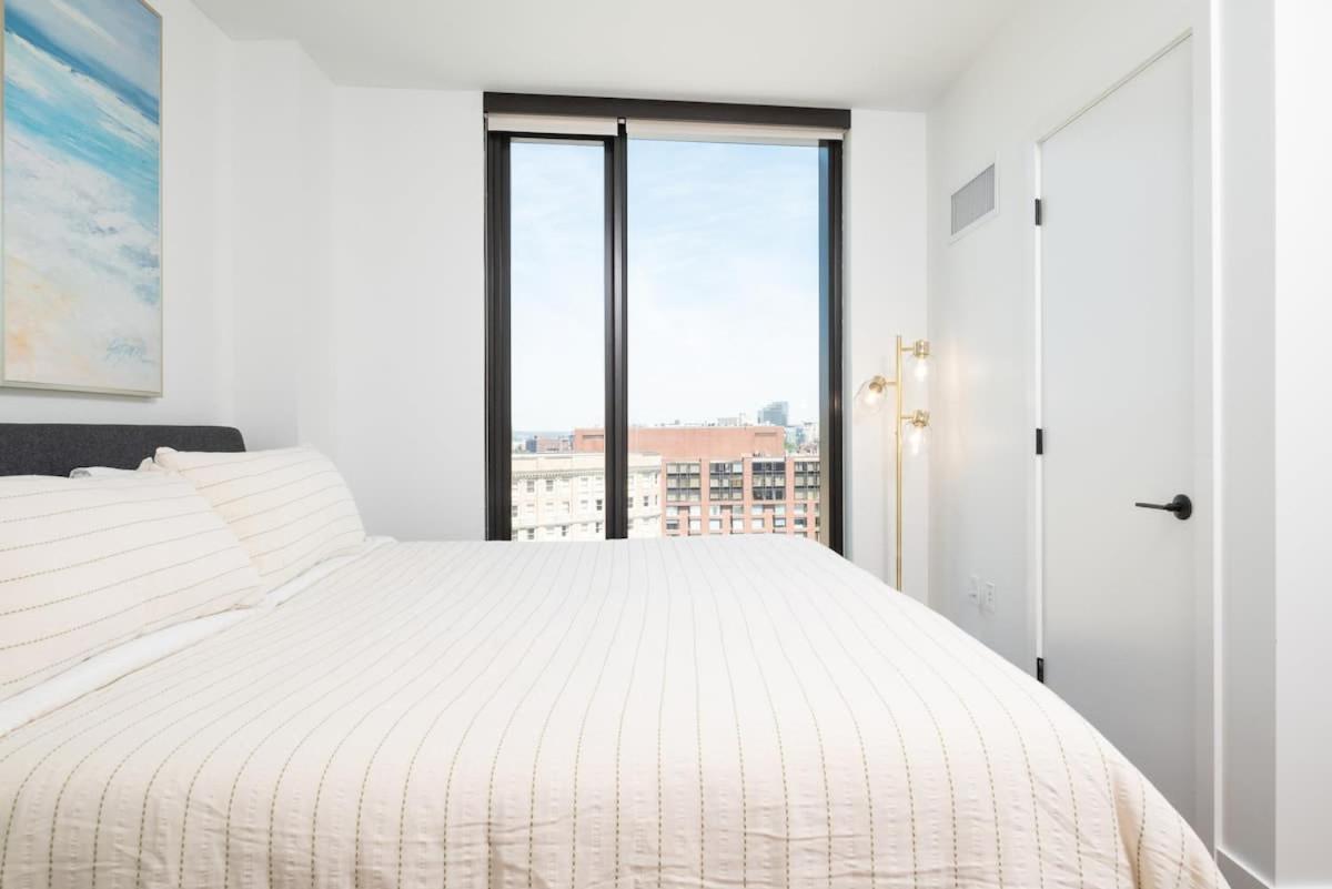 Apartment Back-bay Upscale Penthouse W Roof-top *
