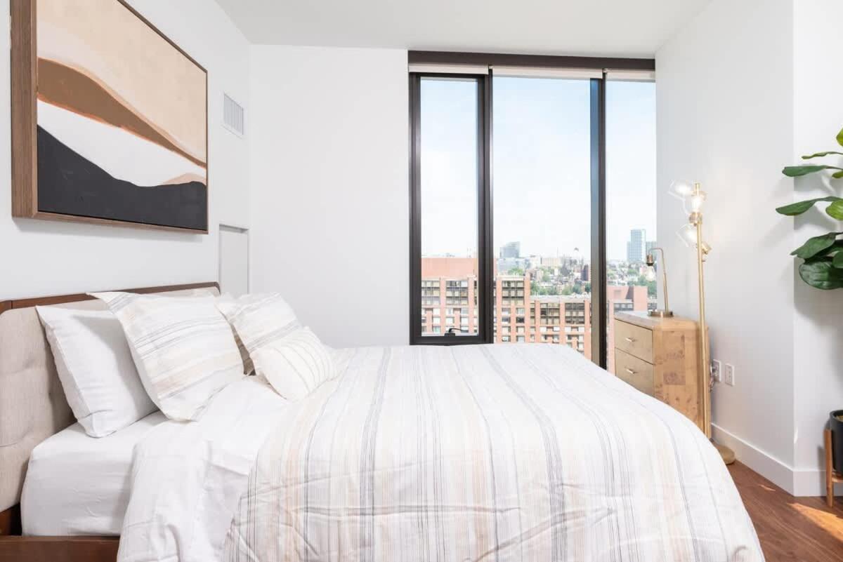 Back-bay Upscale Penthouse W Roof-top Apartment