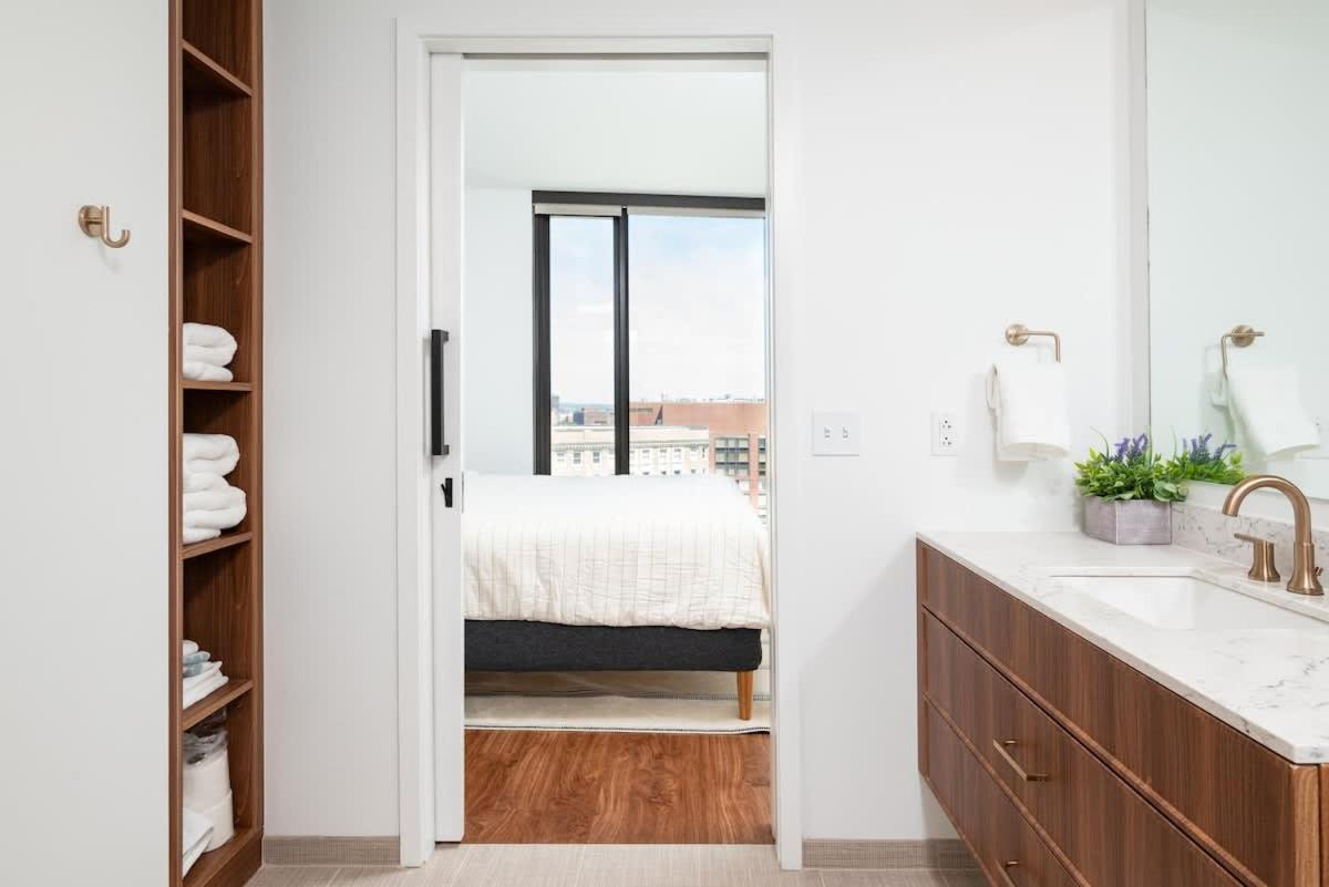Apartment Back-bay Upscale Penthouse W Roof-top