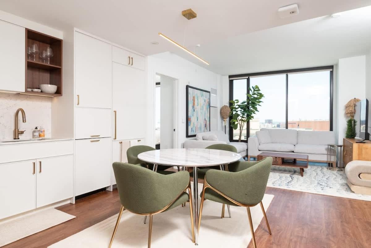 Back-bay Upscale Penthouse W Roof-top Apartment