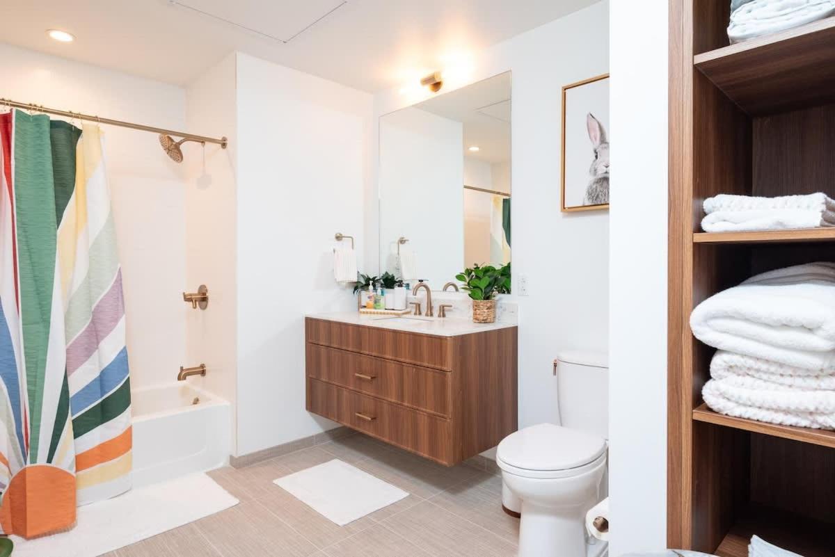 Back-bay Upscale Penthouse W Roof-top Boston
