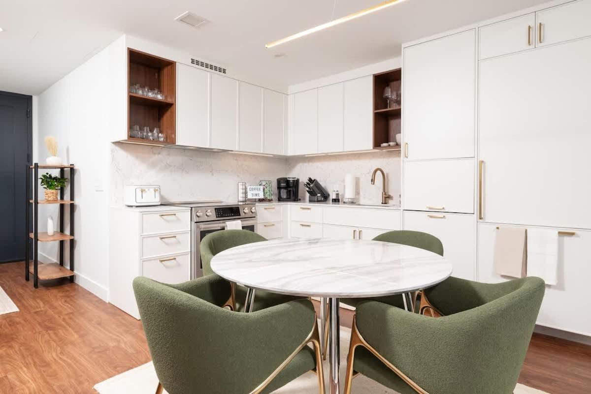 Back-bay Upscale Penthouse W Roof-top