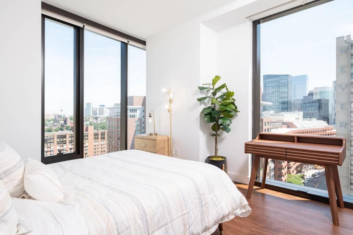 Back-bay Upscale Penthouse W Roof-top *