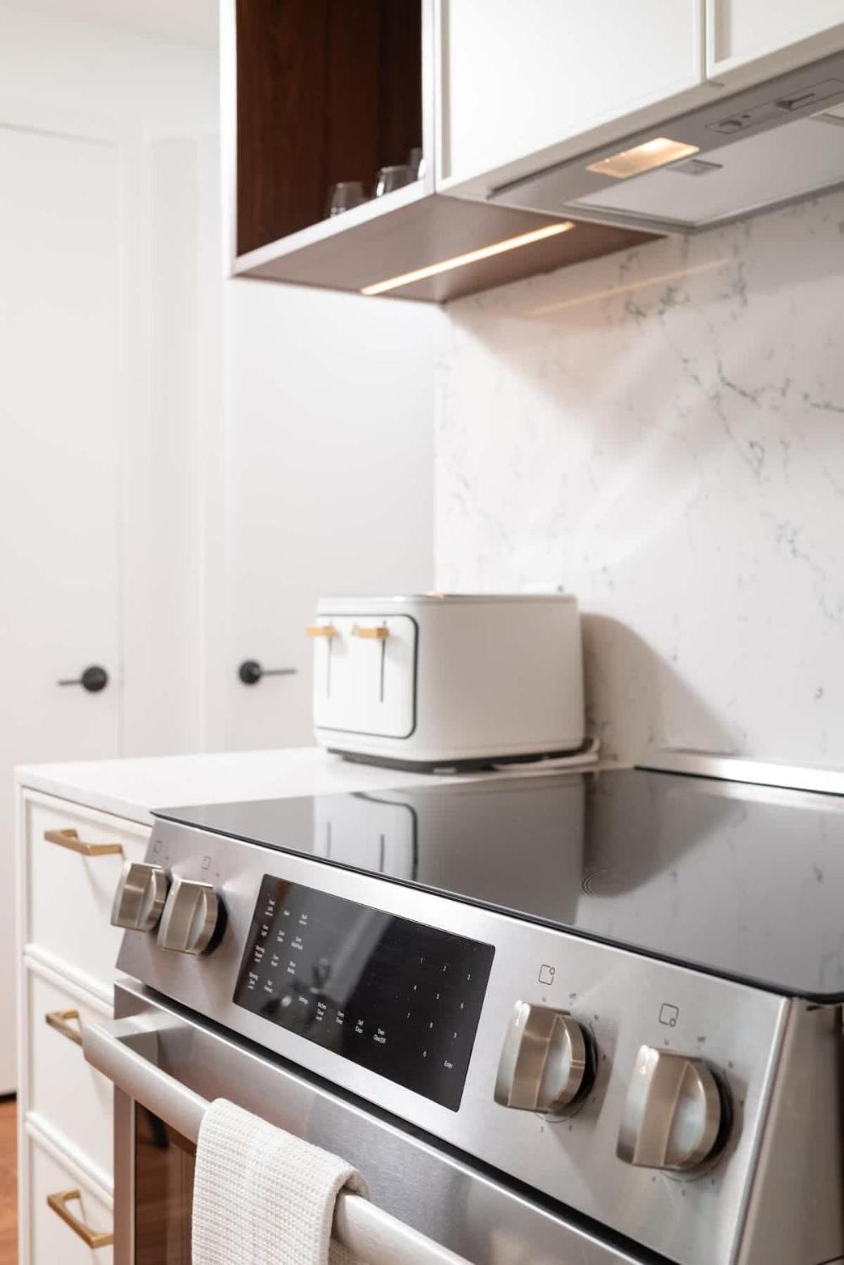 Back-bay Upscale Penthouse W Roof-top