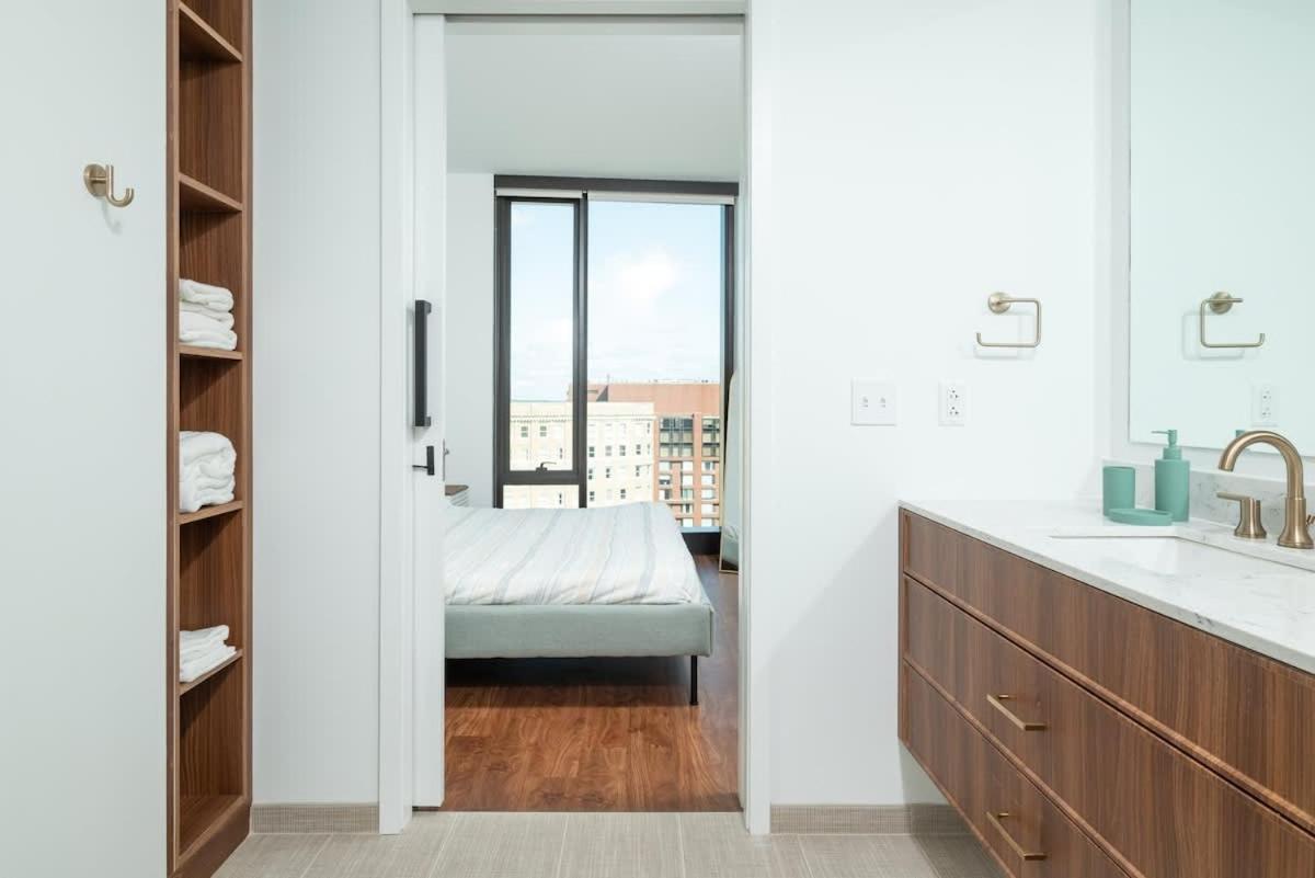 Back-bay 2br Penthouse W Roof And Gym Apartment