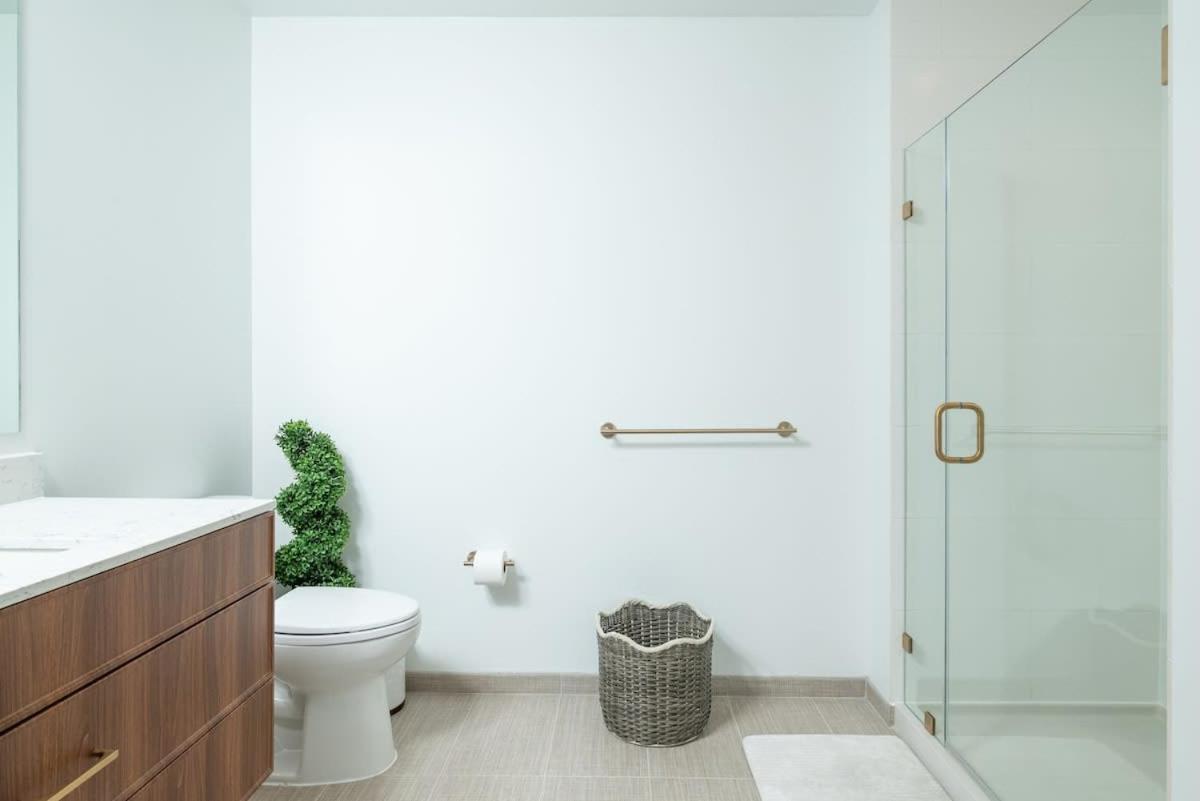 Apartment Back-bay 2br Penthouse W Roof And Gym *