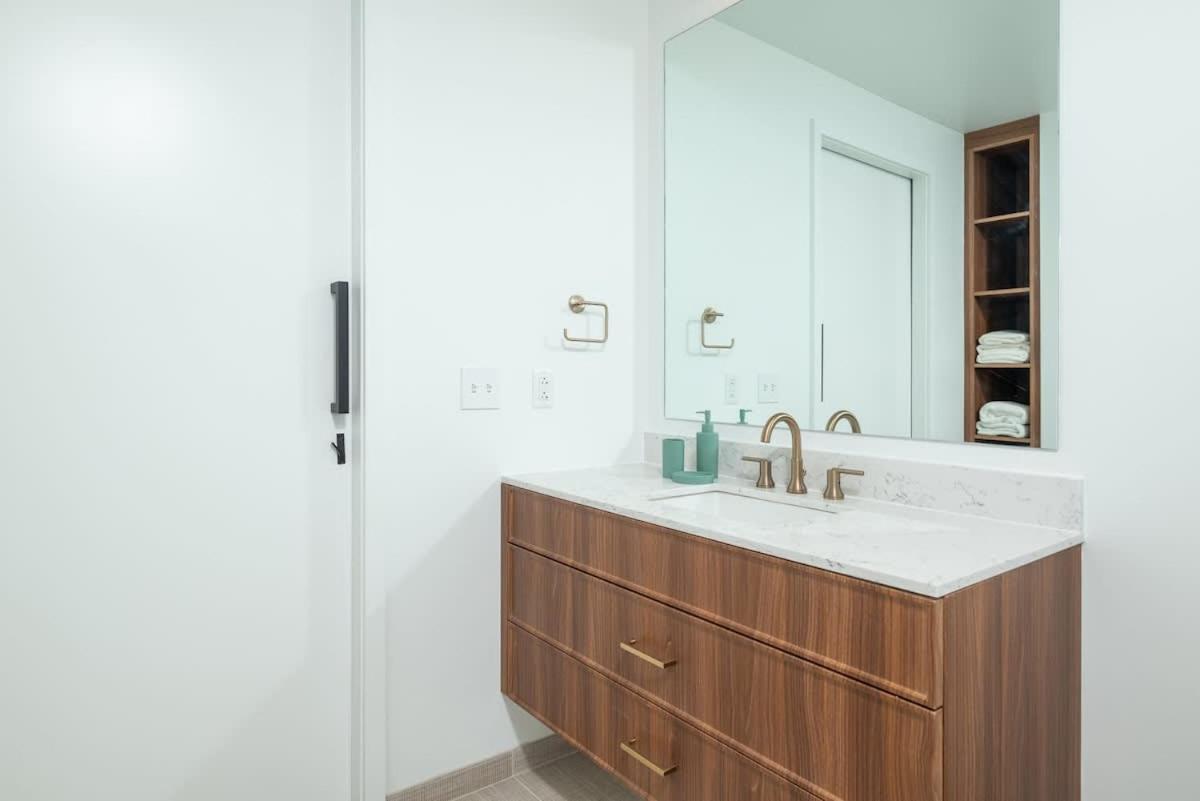 Back-bay 2br Penthouse W Roof And Gym Boston