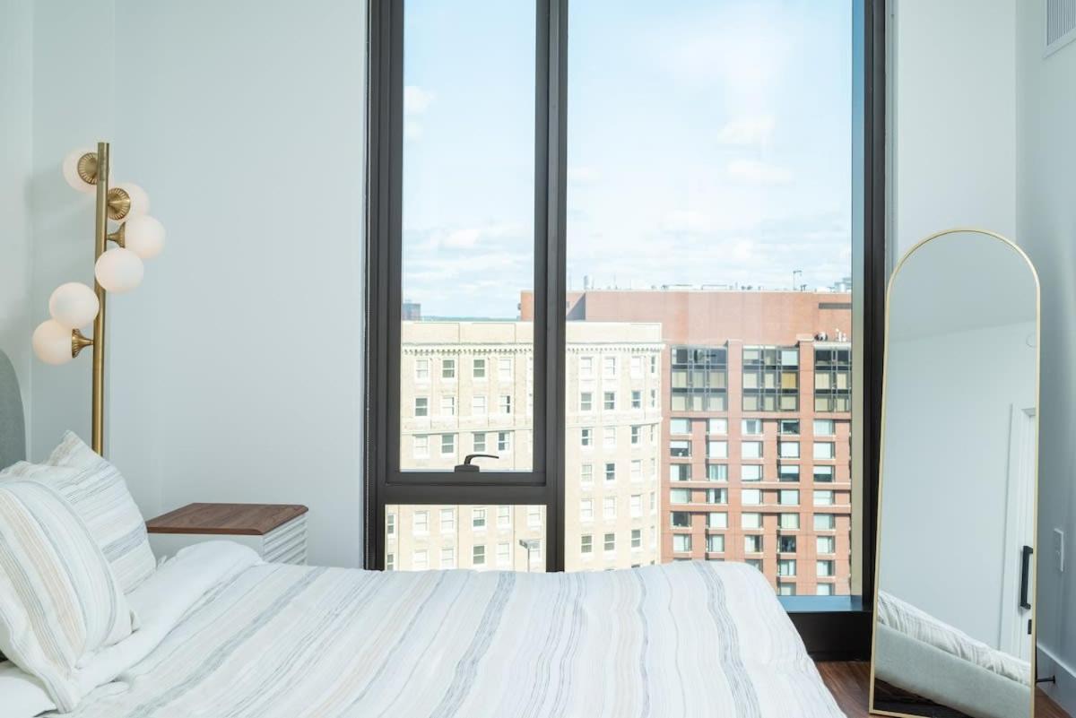 Apartment Back-bay 2br Penthouse W Roof And Gym
