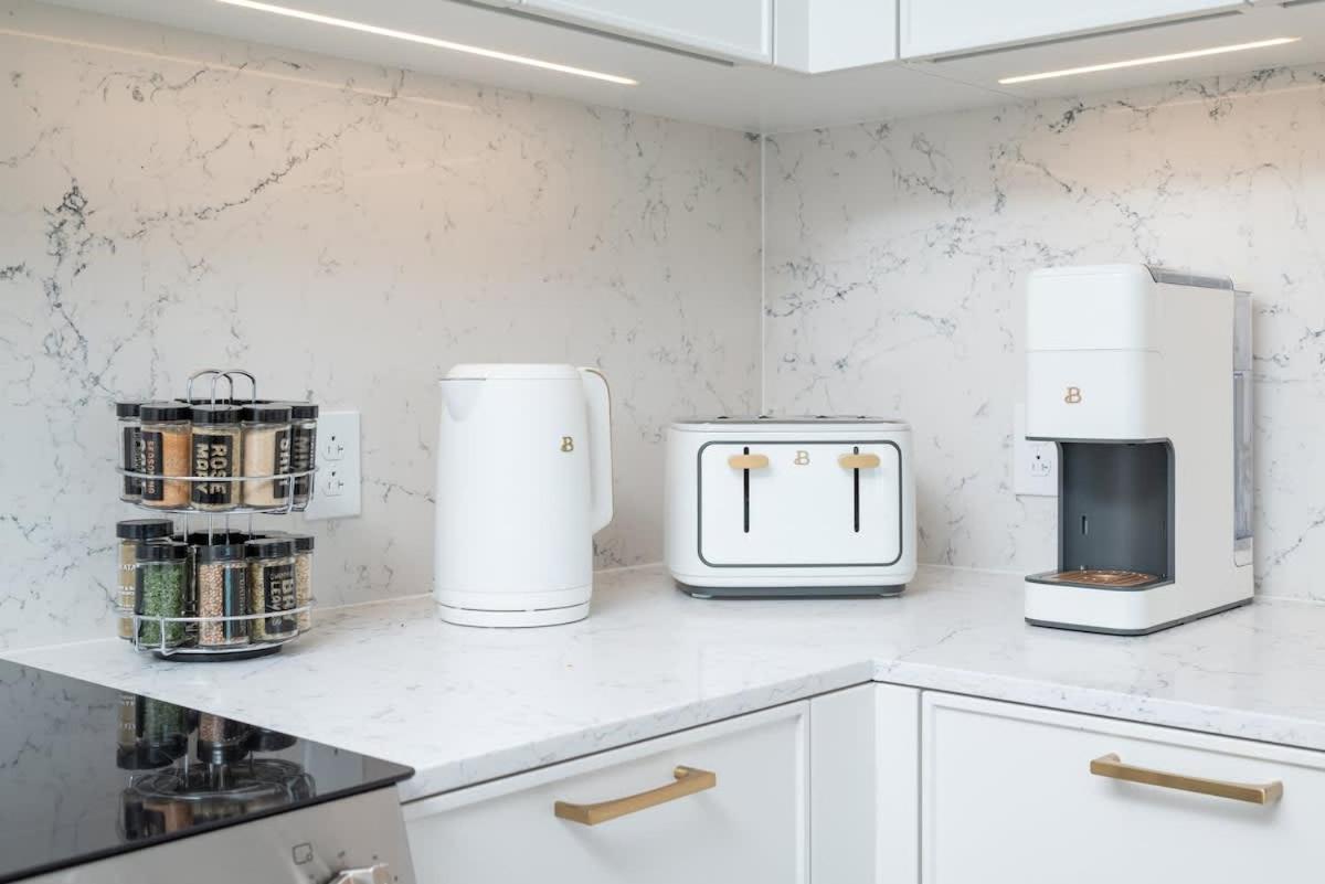 Back-bay 2br Penthouse W Roof And Gym