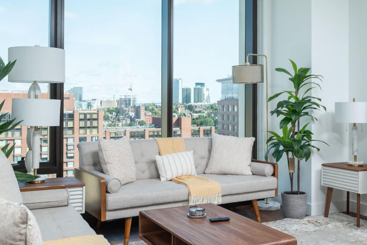 Apartment Back-bay 2br Penthouse W Roof And Gym