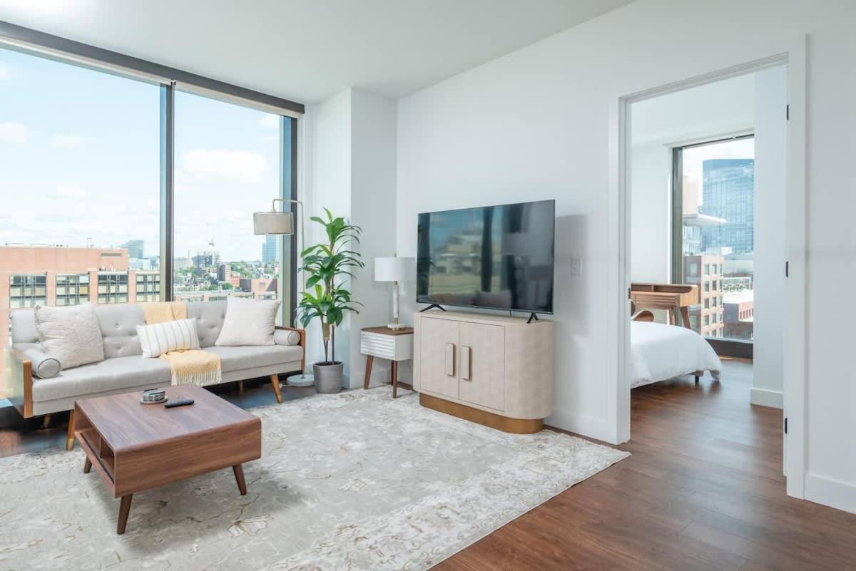 Back-bay 2br Penthouse W Roof And Gym Apartment *