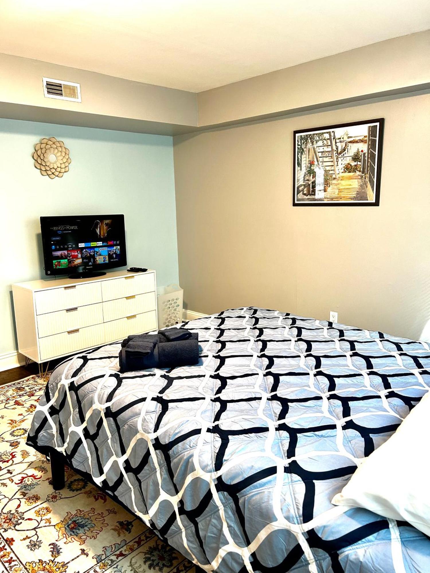 Cozy And Comfortable Away From Apartment Boston