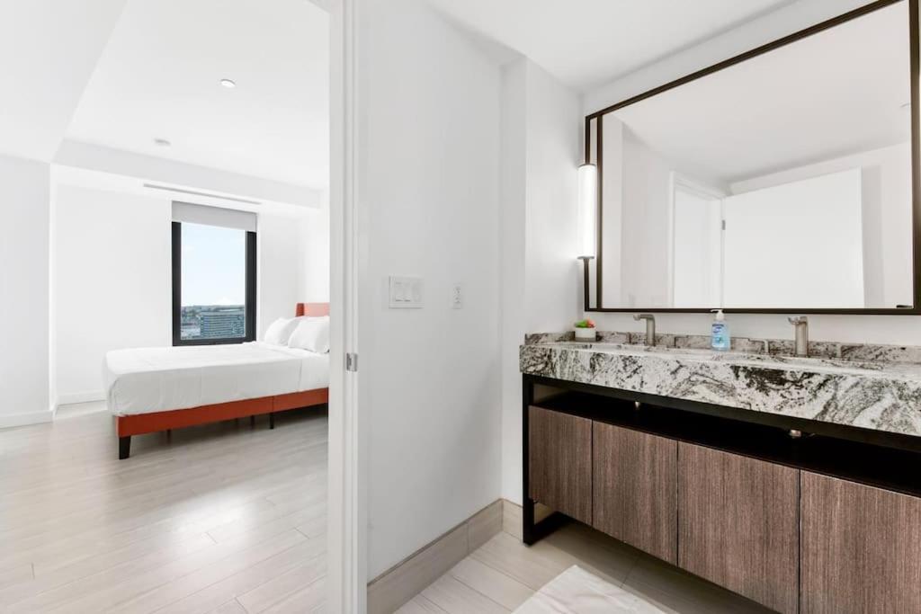 High-end 2br 2ba Unit In Seaport Boston