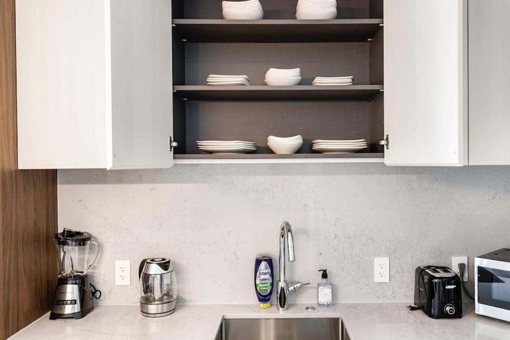 High-end 2br 2ba Unit In Seaport
