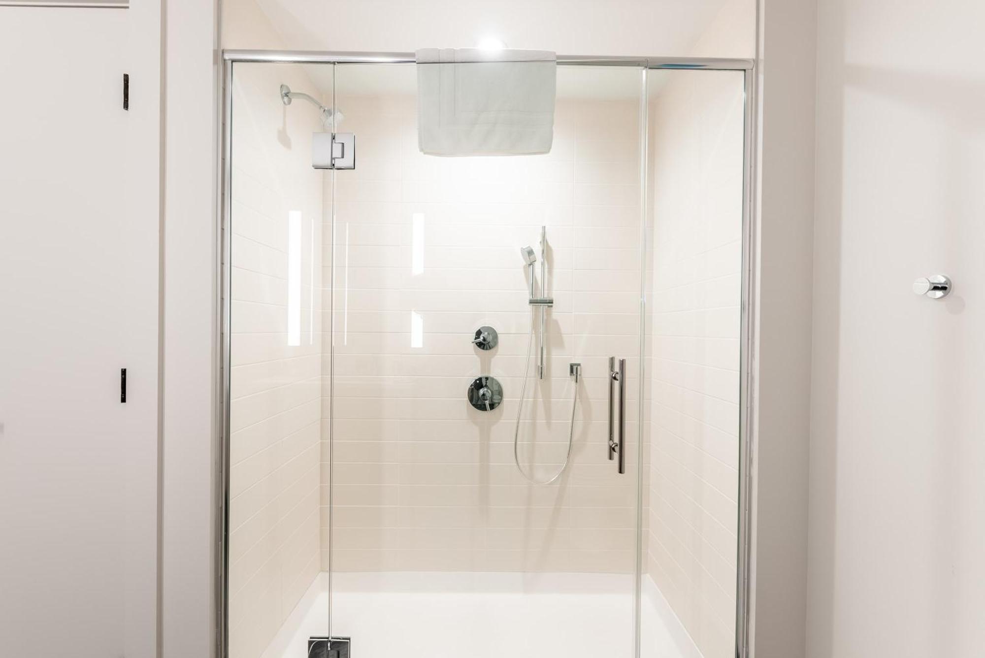Modern With Gym And Pool Apartment Boston