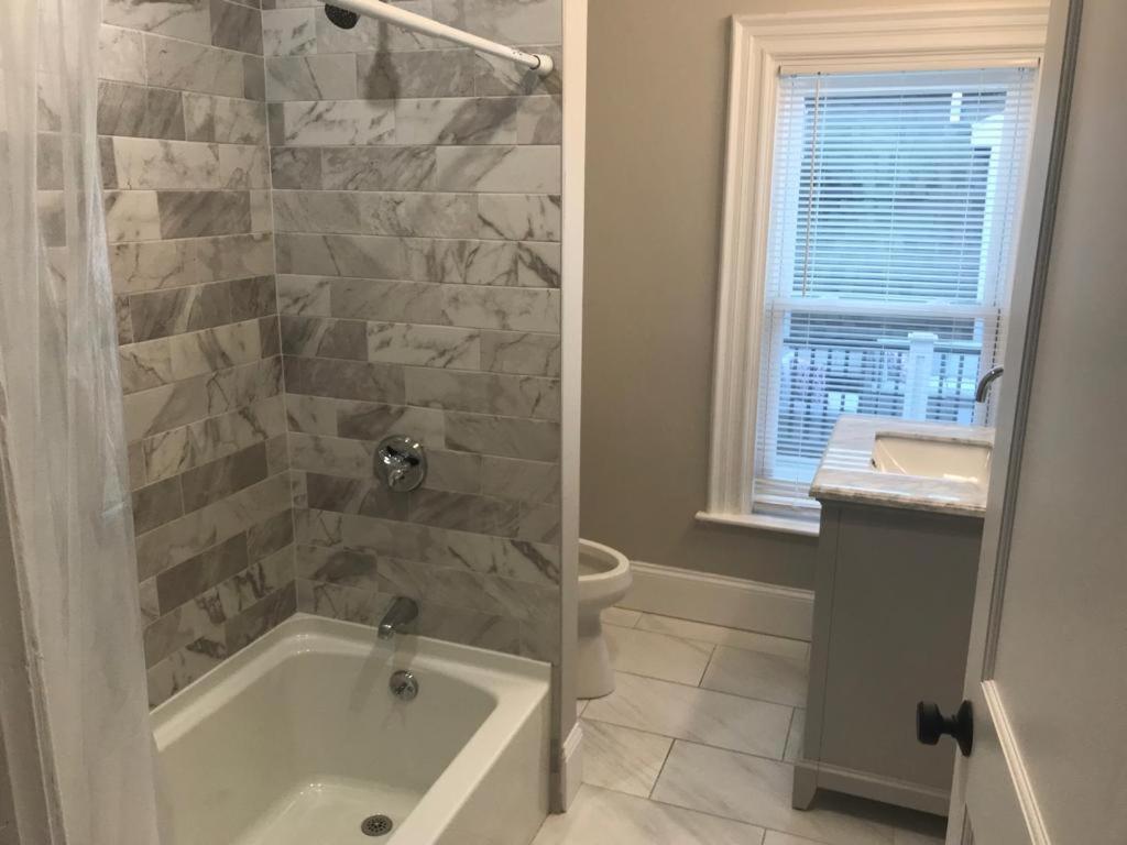- - Near South - Jfk-umass Area Homestay *