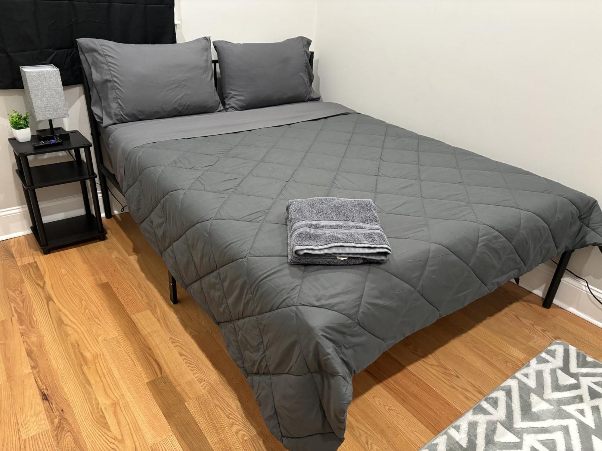 Homestay - - Near South - Jfk-umass Area
