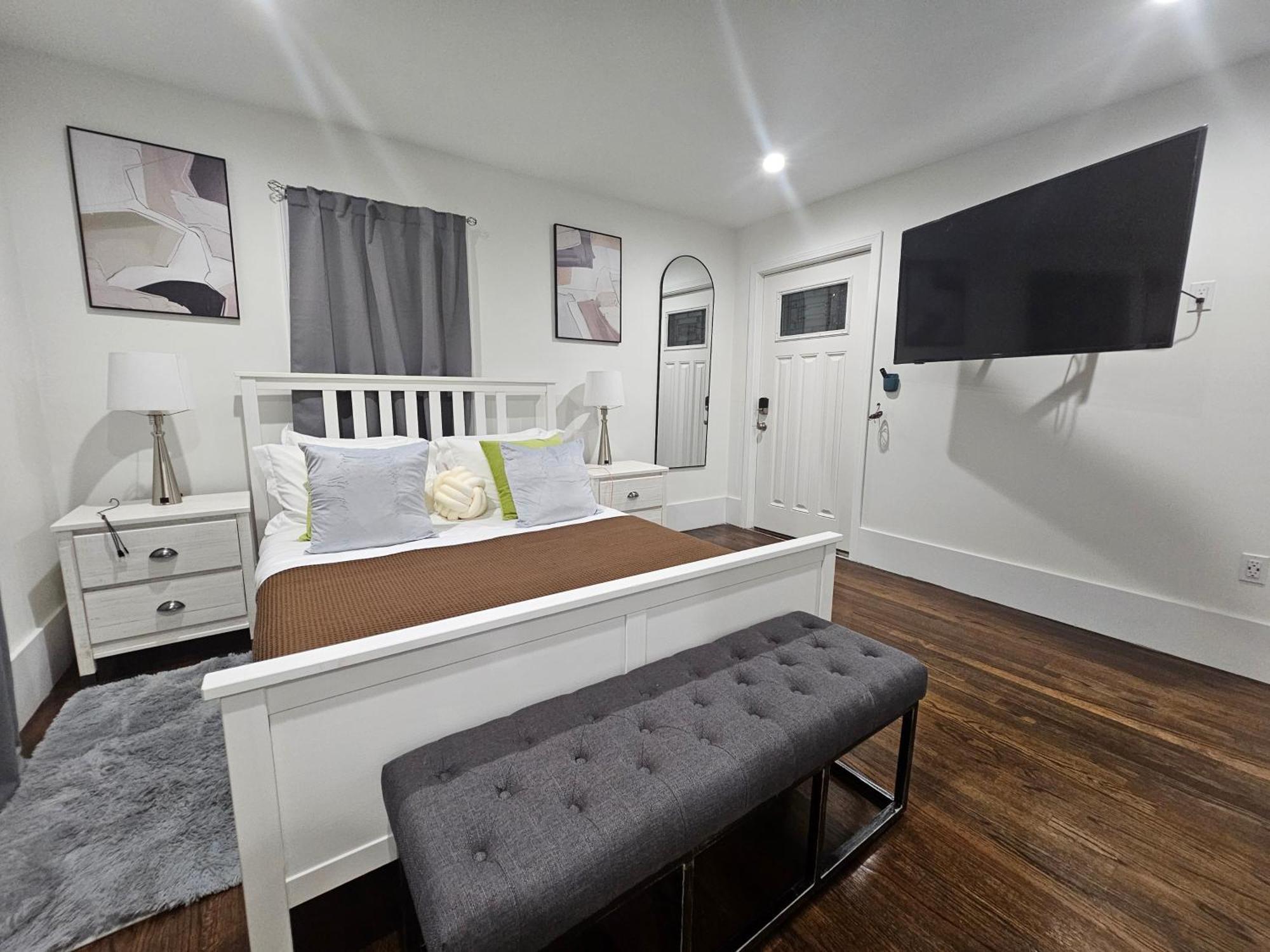 Holiday home Brand New 4br House 20min Downtown