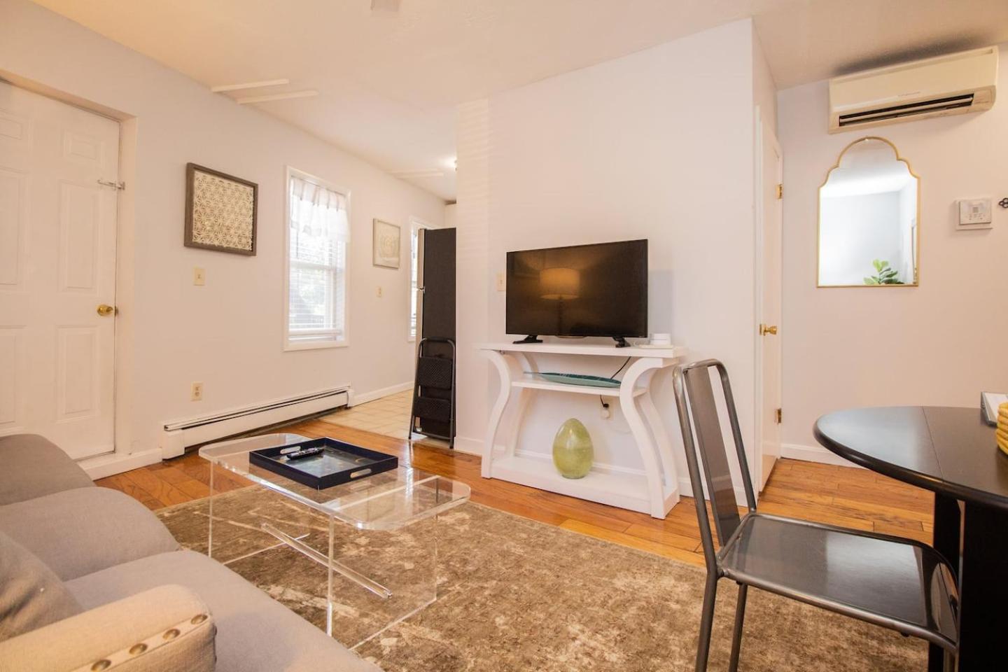 Modern,02 Mile To Northeastern, In Unit Laundry Apartment
