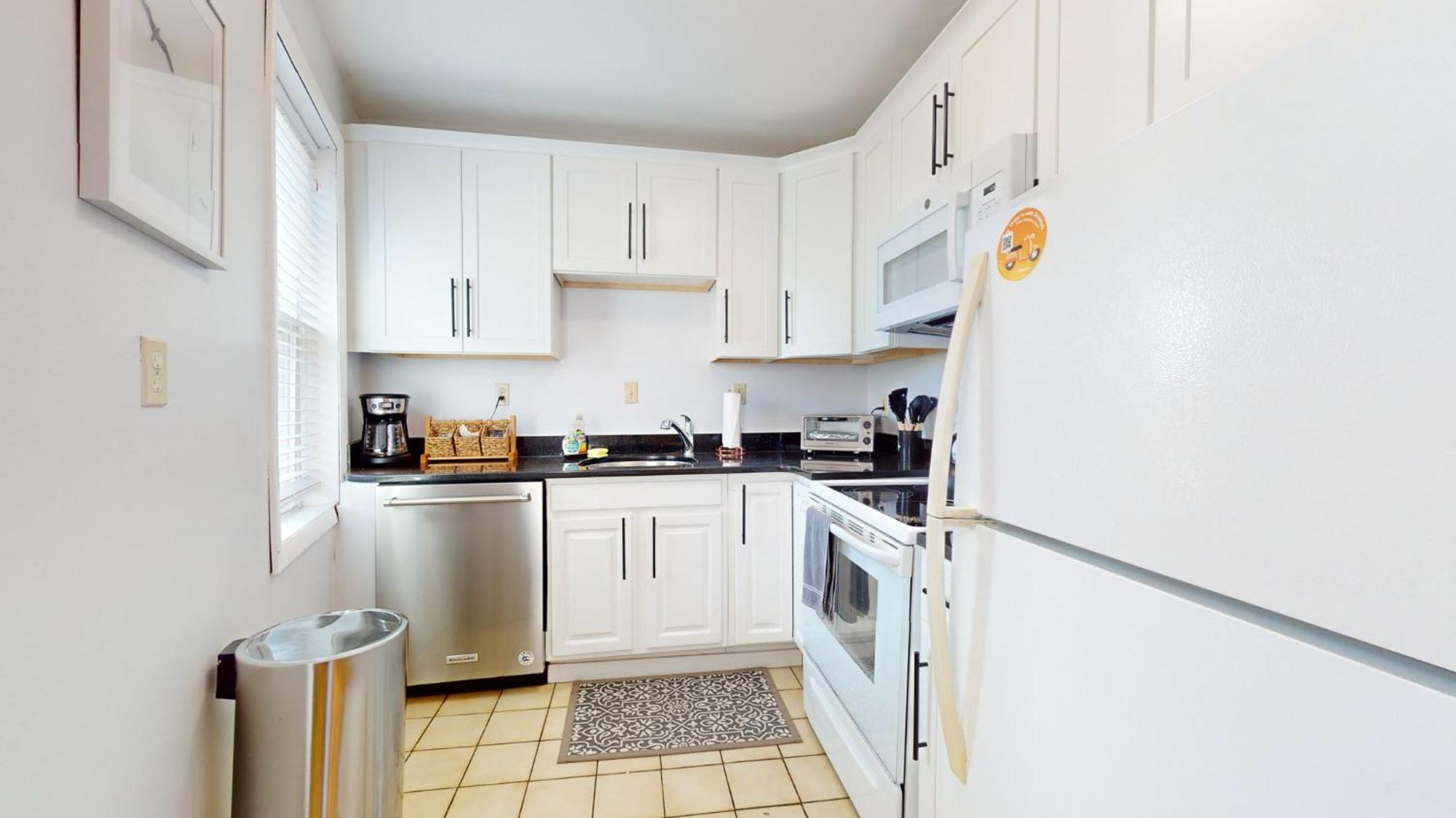 Apartment Chic 2br With Modern Comforts