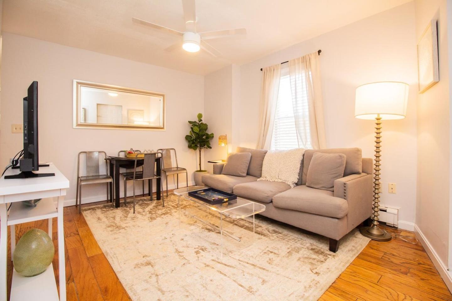 Modern,02 Mile To Northeastern, In Unit Laundry Apartment Boston