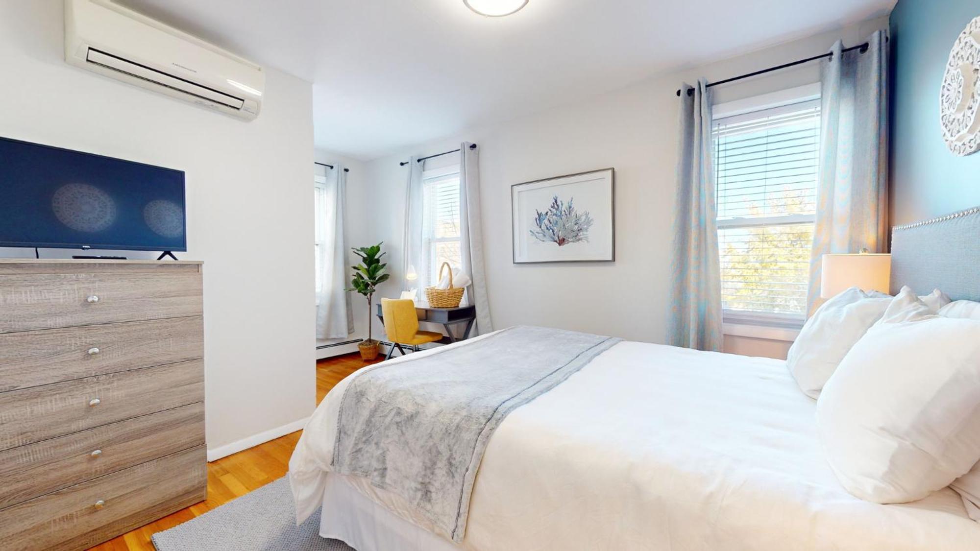 Apartment Chic 2br With Modern Comforts Boston