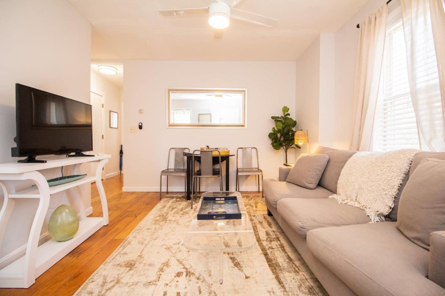 Modern,02 Mile To Northeastern, In Unit Laundry Apartment