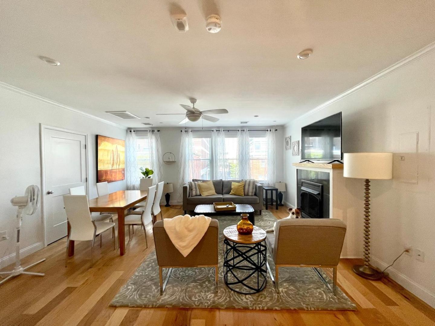 Apartment Modern 2-bed, 2-bath, Steps To Northeastern Boston