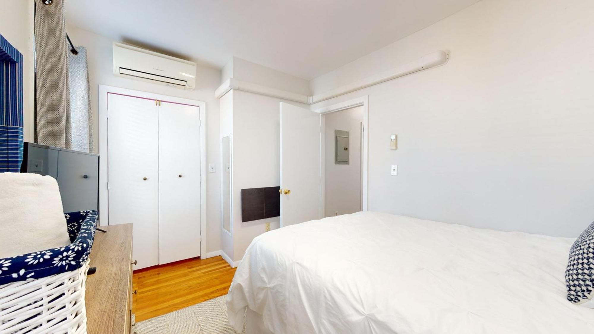 Chic 2br With Modern Comforts