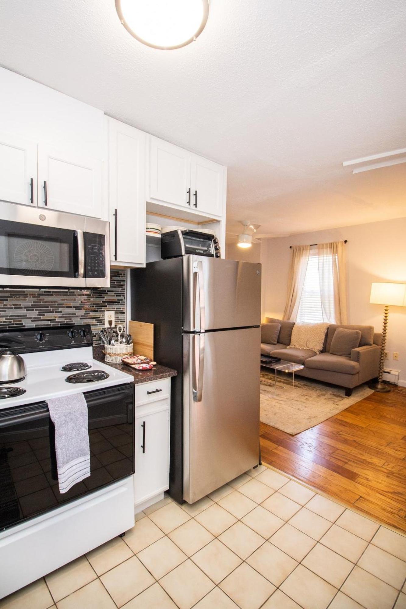 Apartment Modern,02 Mile To Northeastern, In Unit Laundry Boston