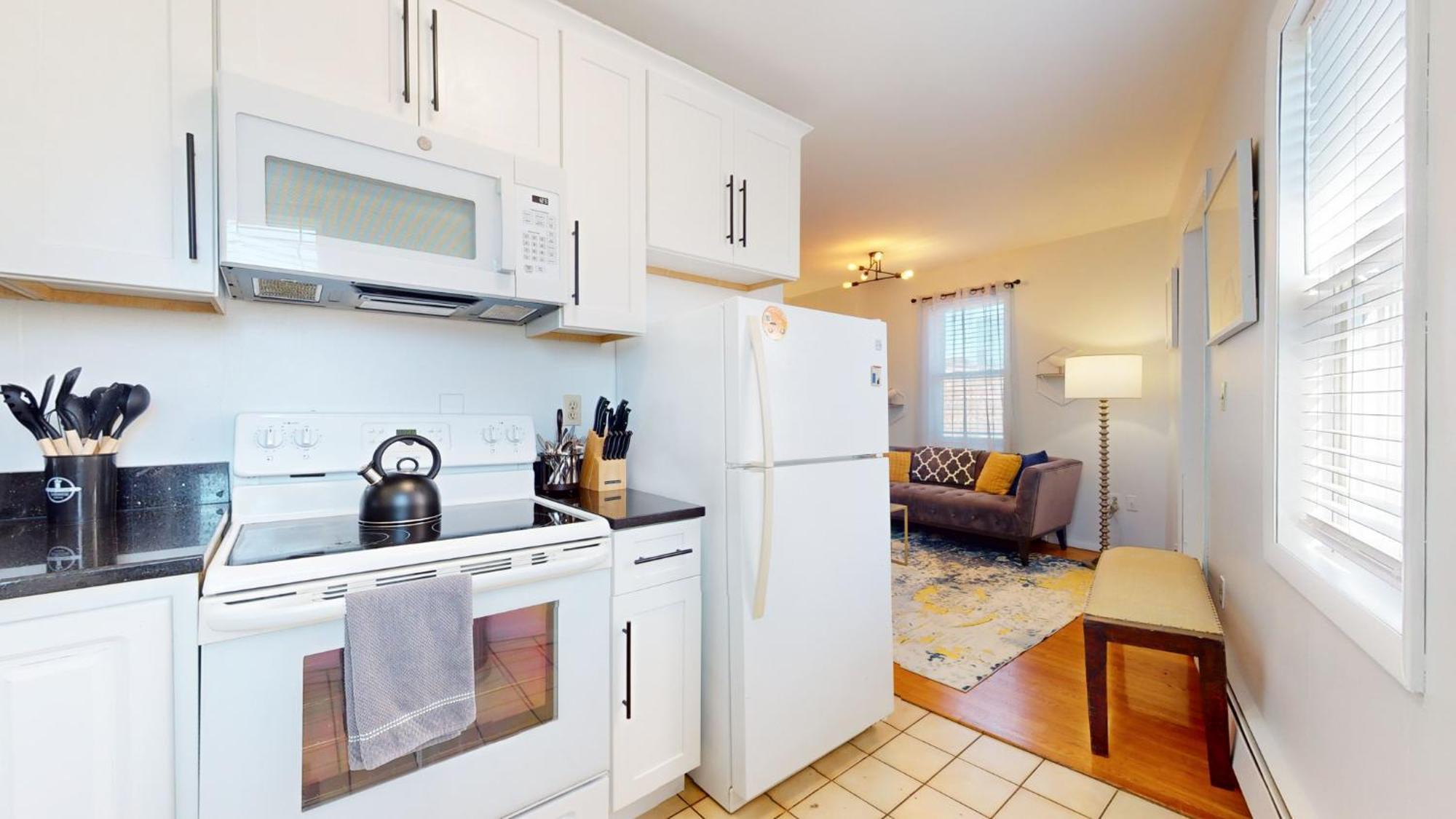 Apartment Chic 2br With Modern Comforts