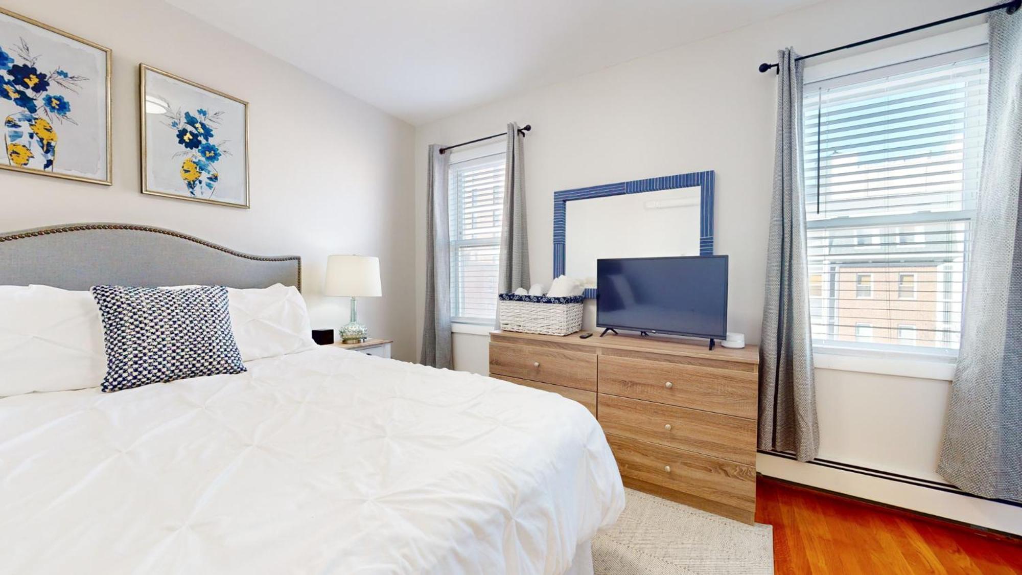 Chic 2br With Modern Comforts Boston