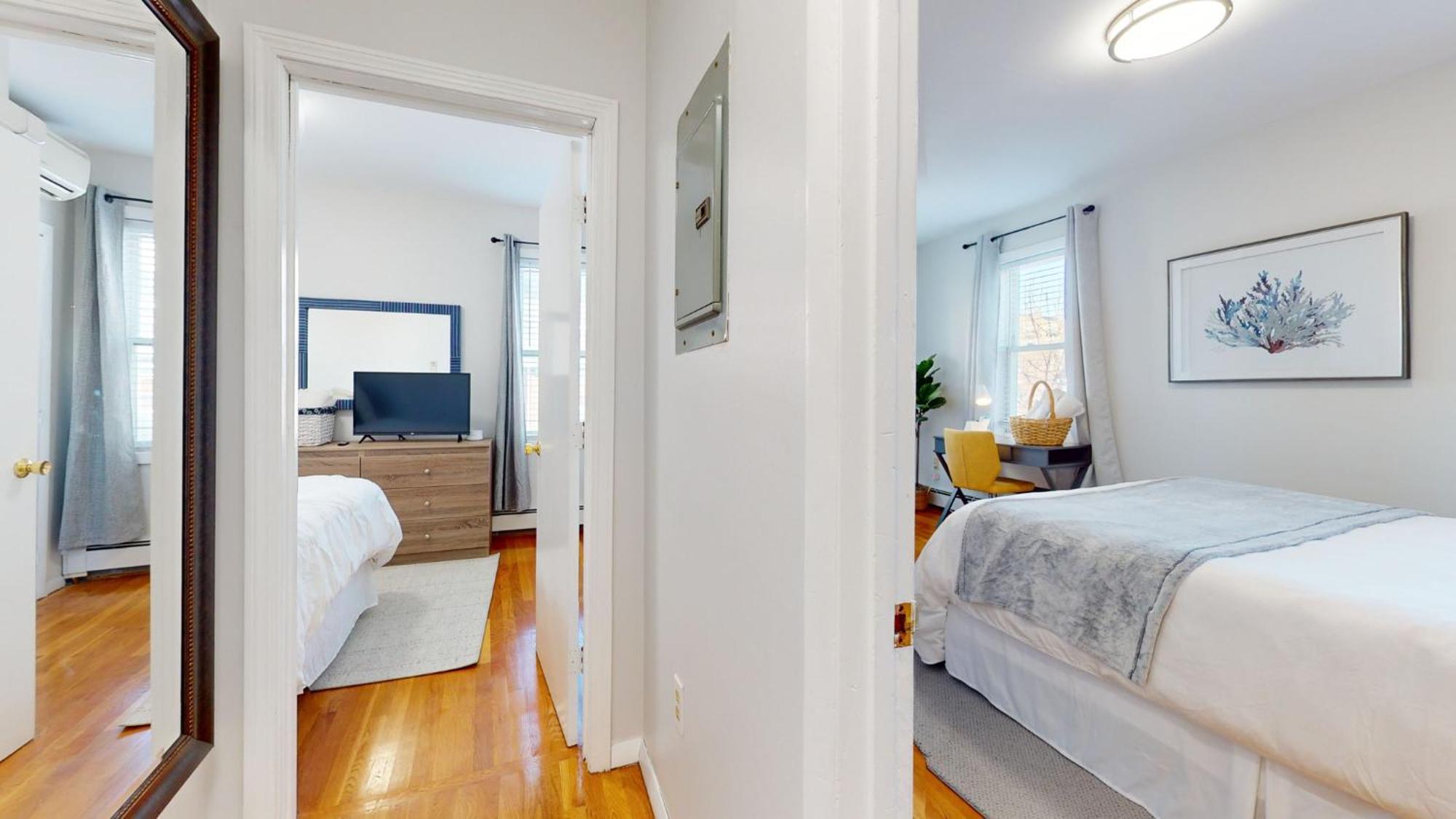 Apartment Chic 2br With Modern Comforts