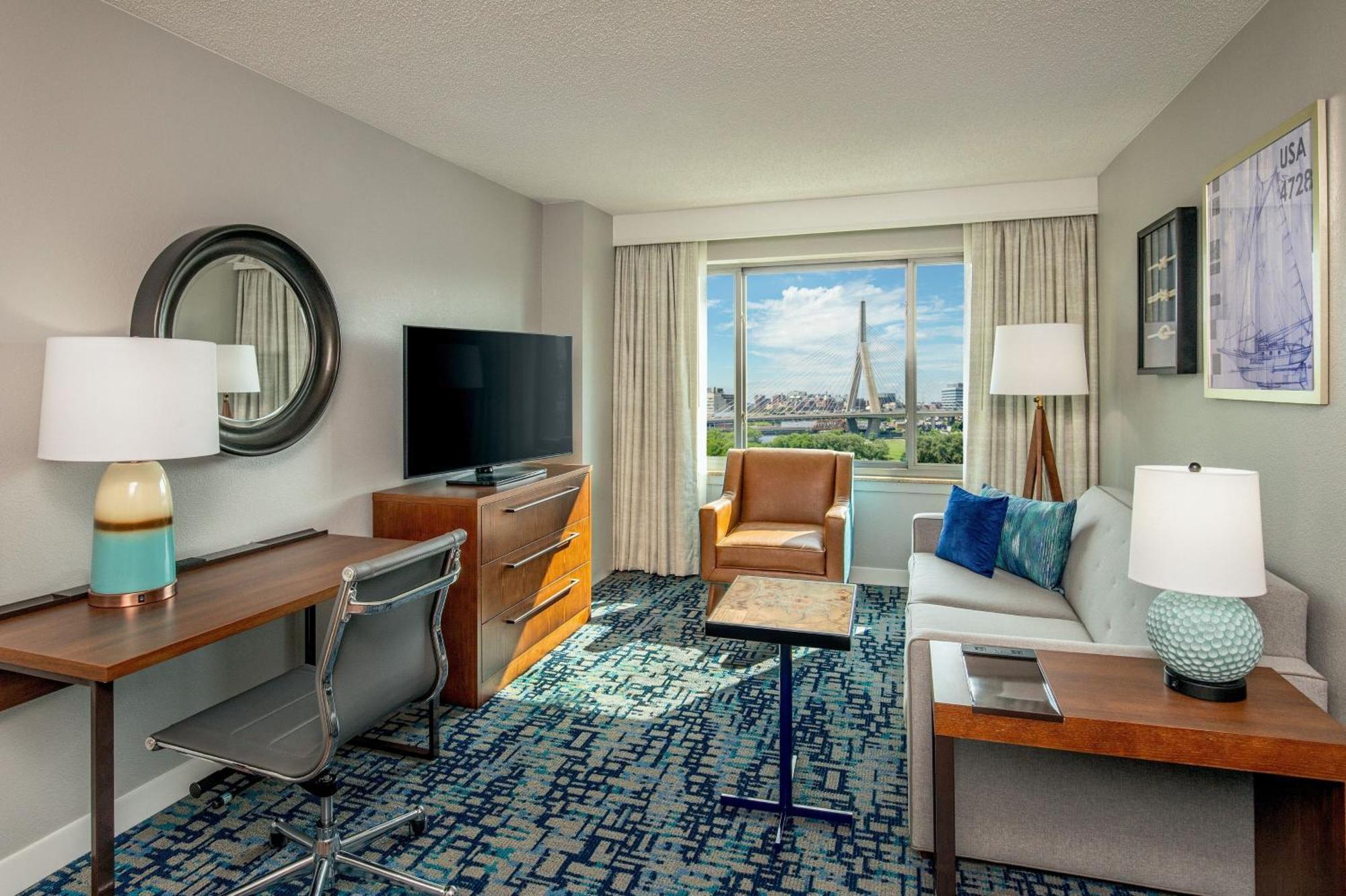 Hotel By Marriott Harbor On Tudor Wharf