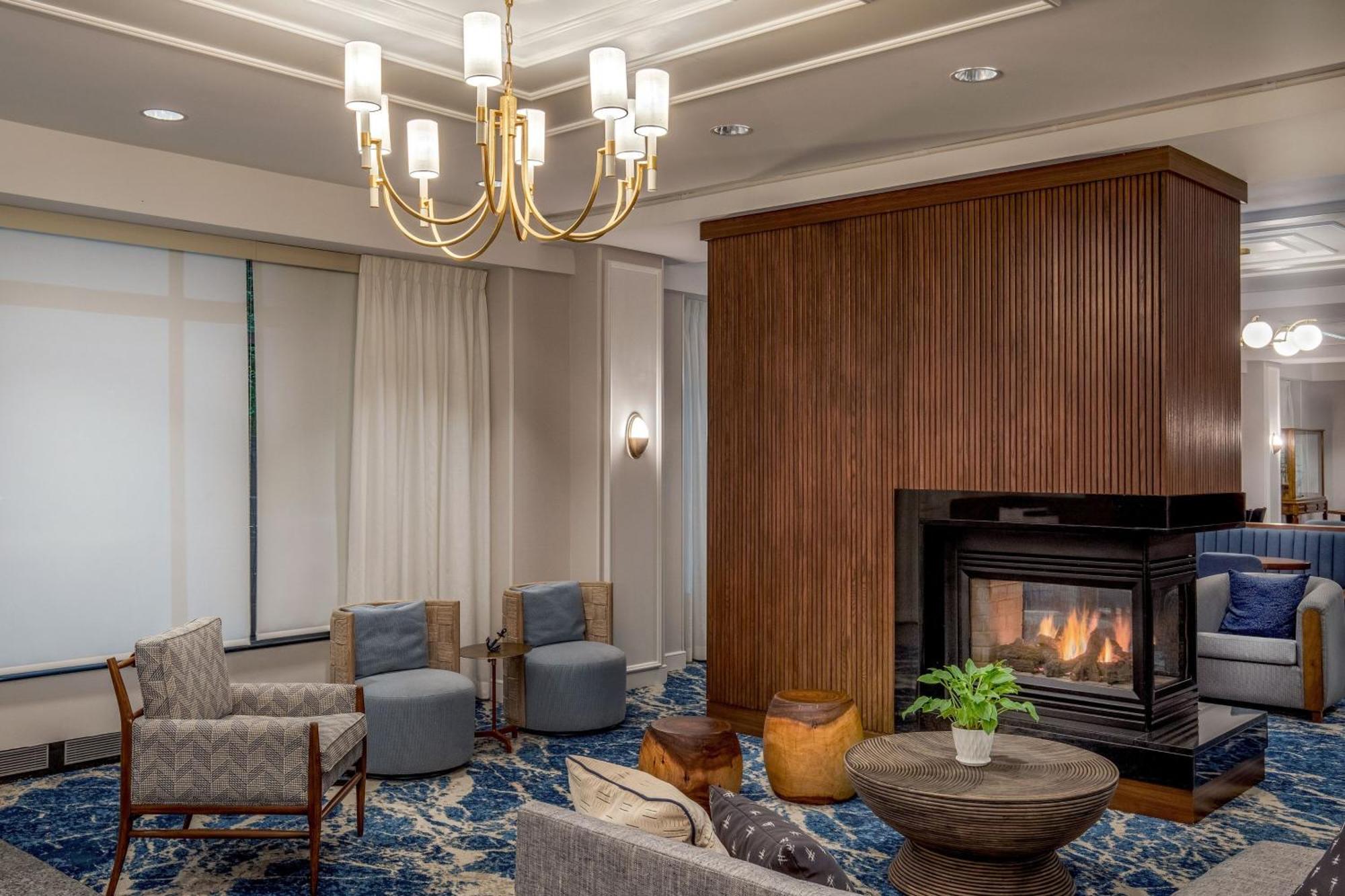 By Marriott Harbor On Tudor Wharf 3* Boston