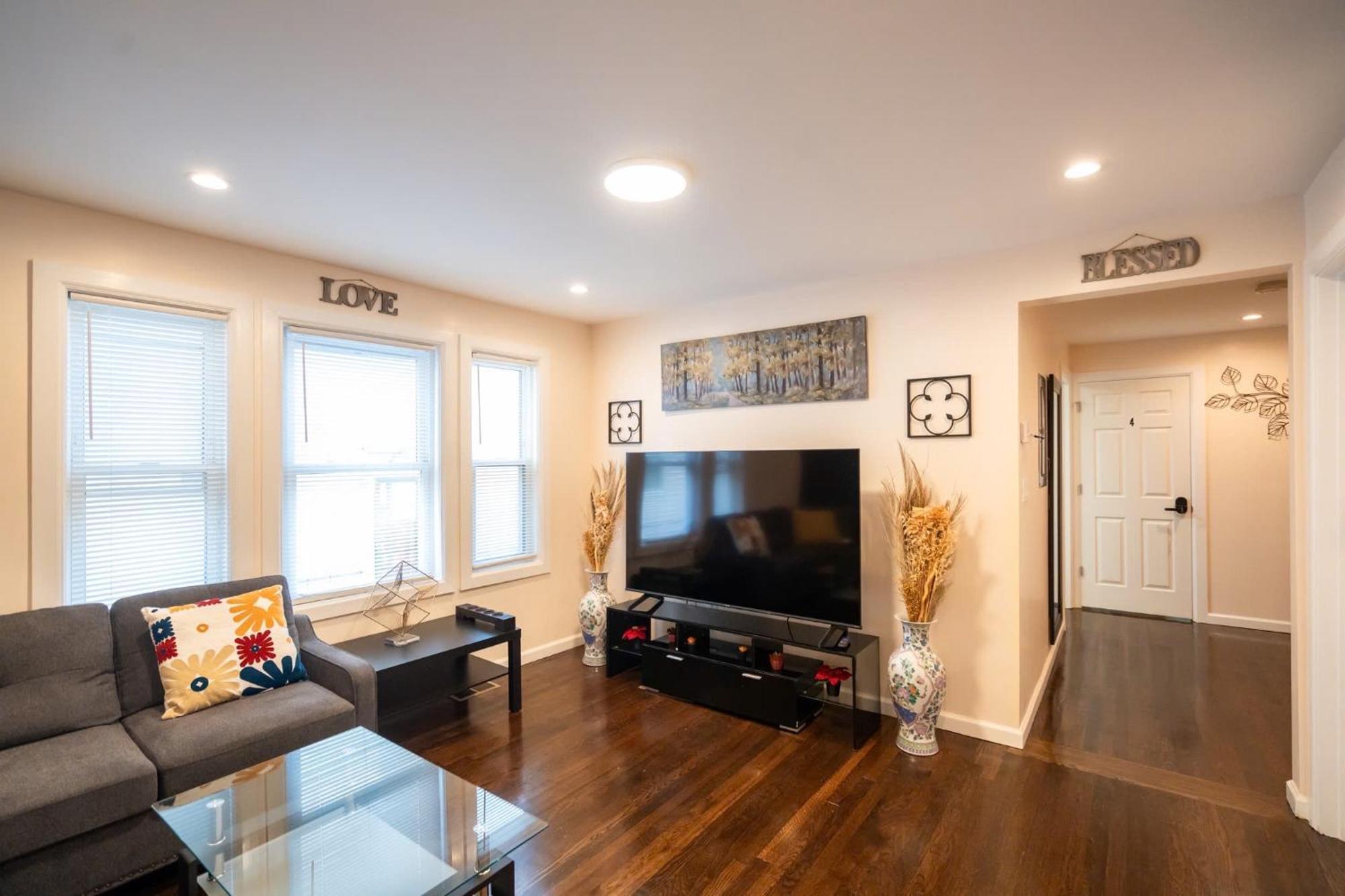 Apartment 30-1 New! Full Comfort - Spacious 1St-Floor Apt