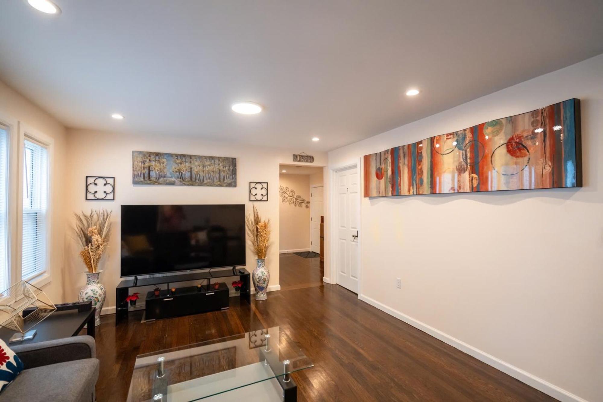 Apartment 30-1 New! Full Comfort - Spacious 1St-Floor Apt *