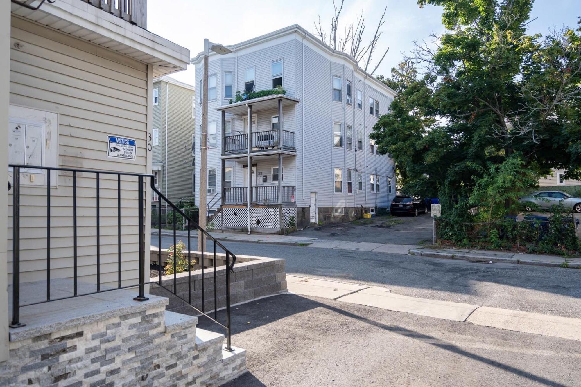 30-1 New! Full Comfort - Spacious 1St-Floor Apt Apartment