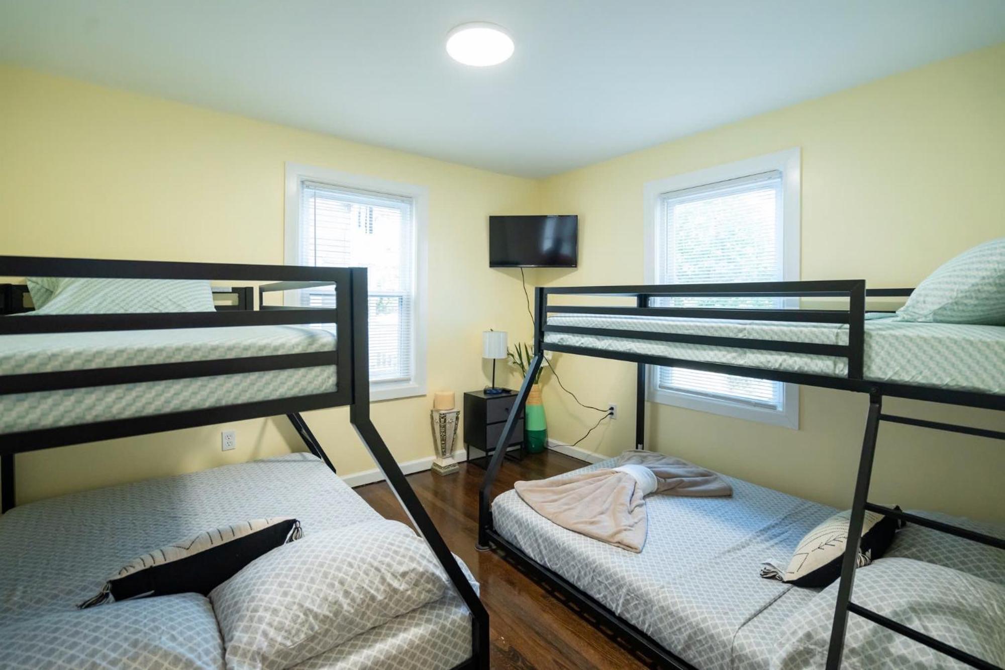 Apartment 30-1 New! Full Comfort - Spacious 1St-Floor Apt Boston