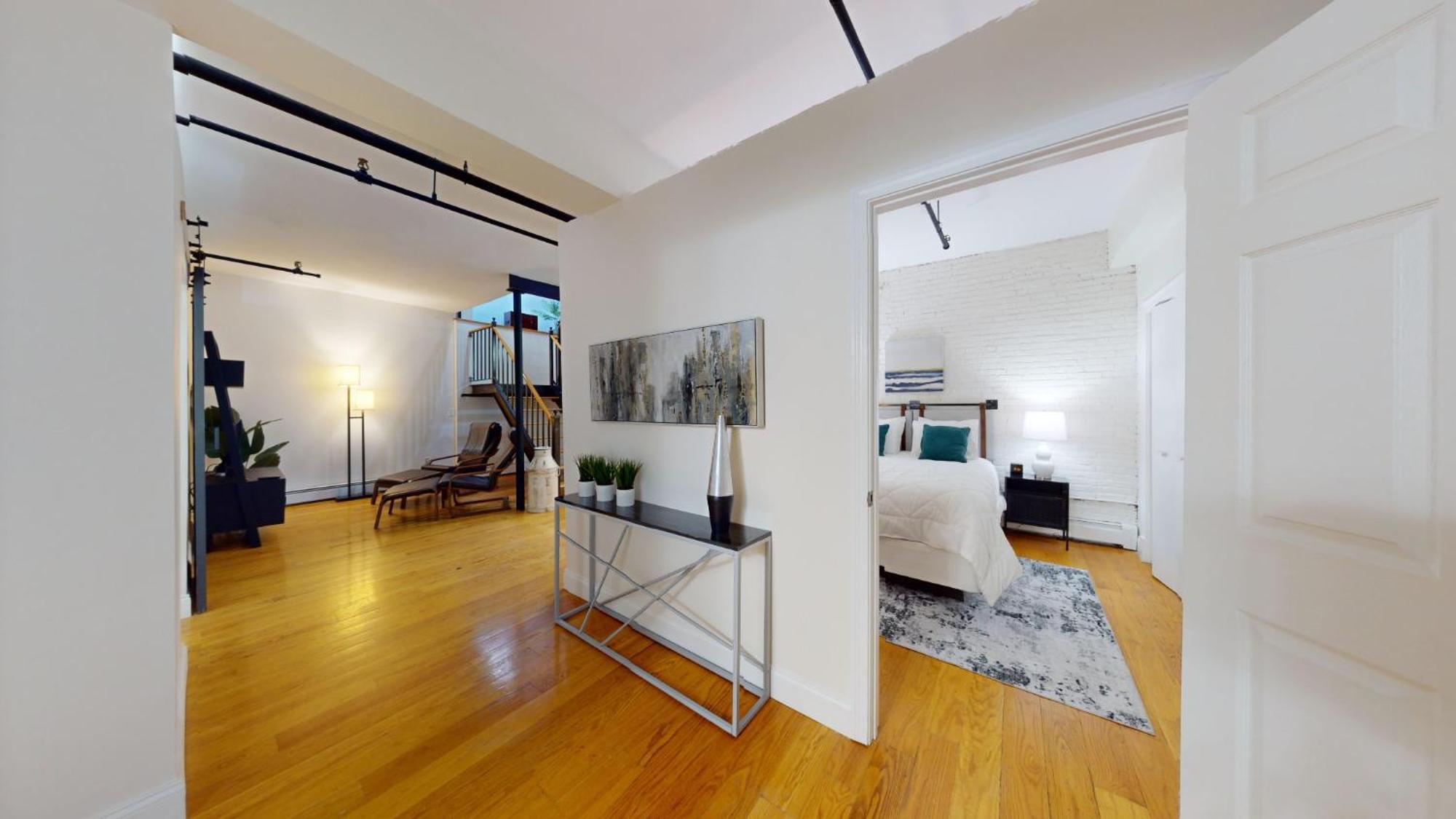Apartment 2 Level, 2 Bed With Office In Back Bay *