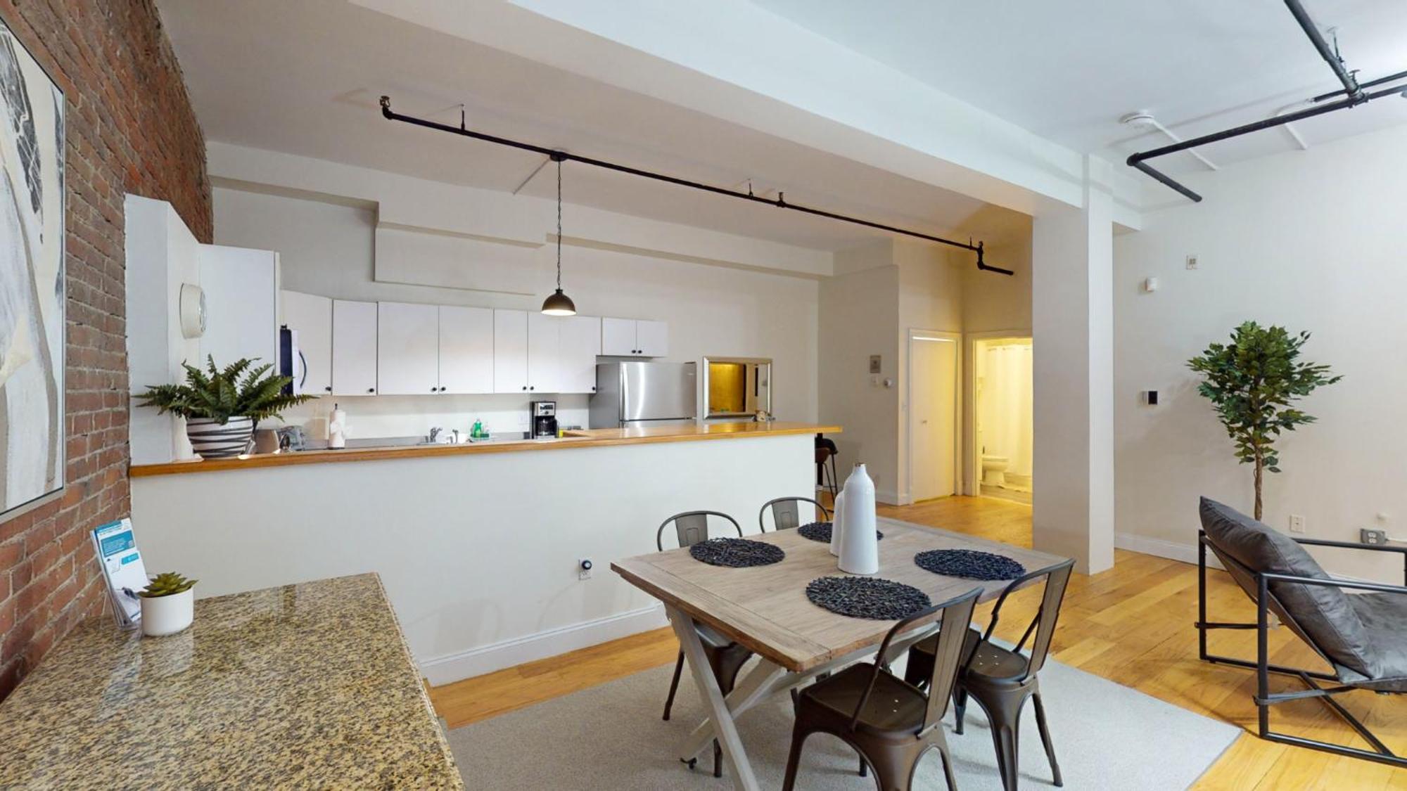 Apartment 2 Level, 2 Bed With Office In Back Bay Boston