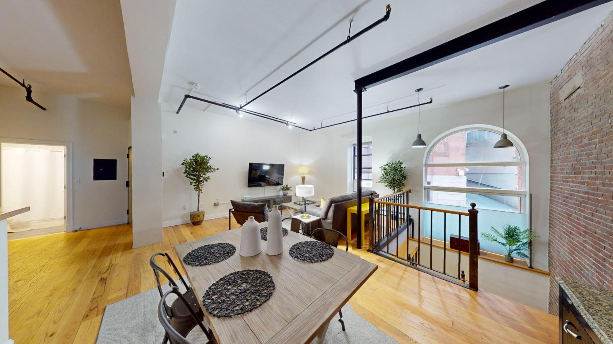 2 Level, 2 Bed With Office In Back Bay * Boston