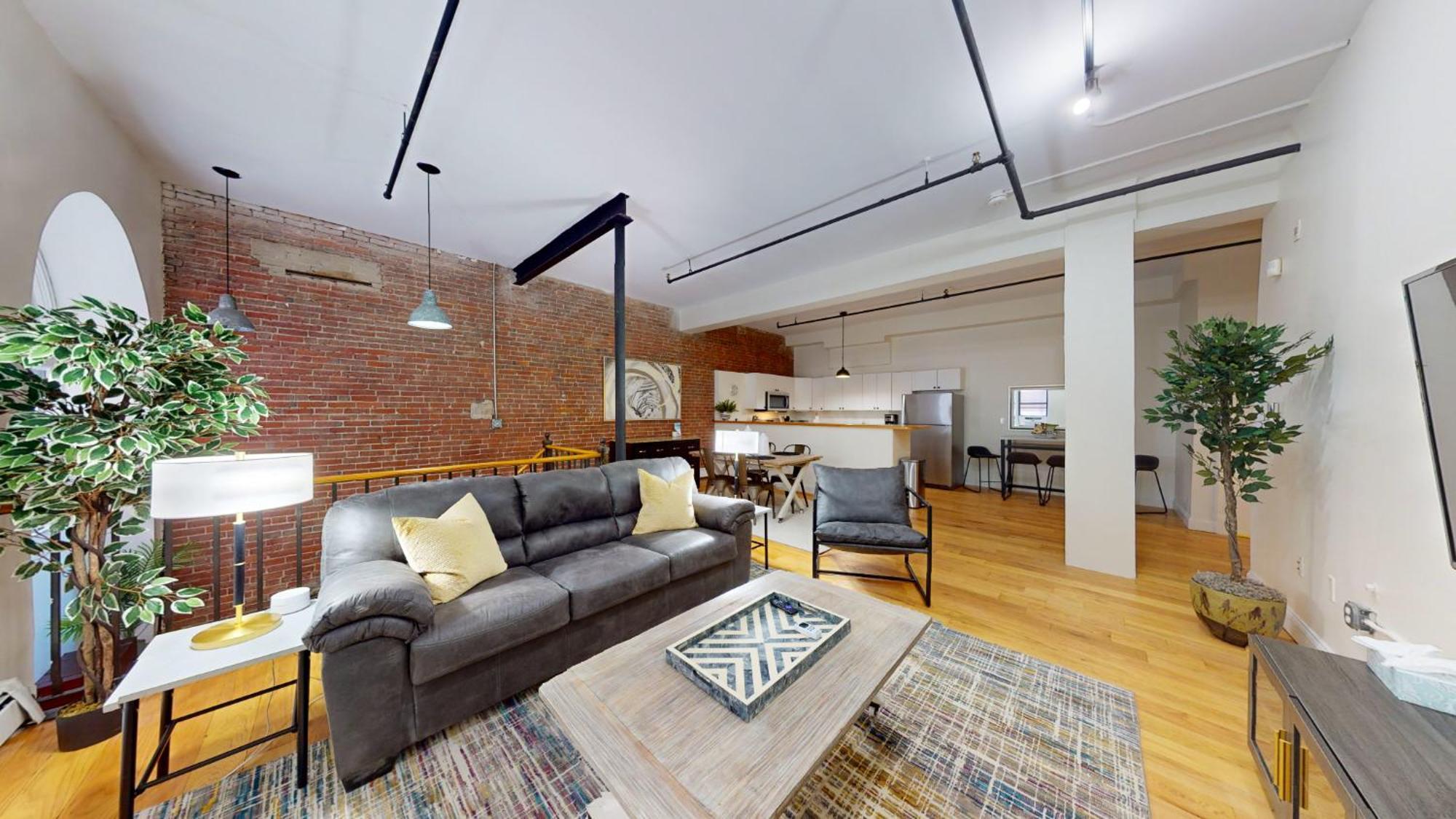 2 Level, 2 Bed With Office In Back Bay Apartment *