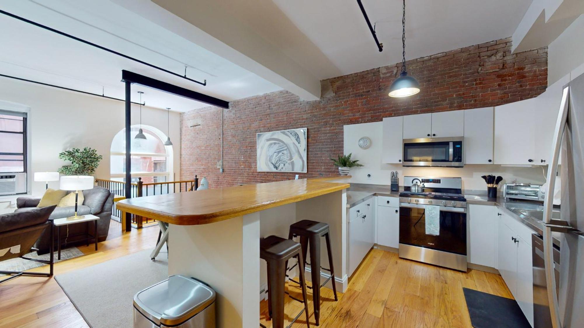 Apartment 2 Level, 2 Bed With Office In Back Bay *