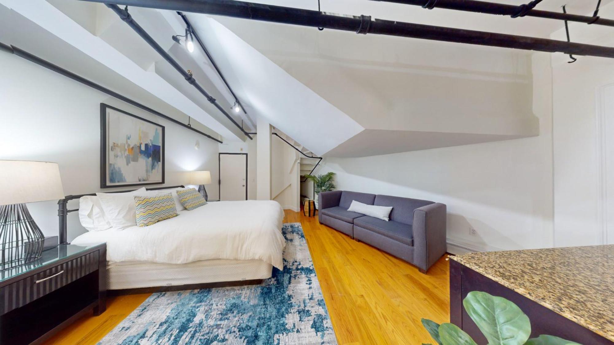 2 Level, 2 Bed With Office In Back Bay Apartment