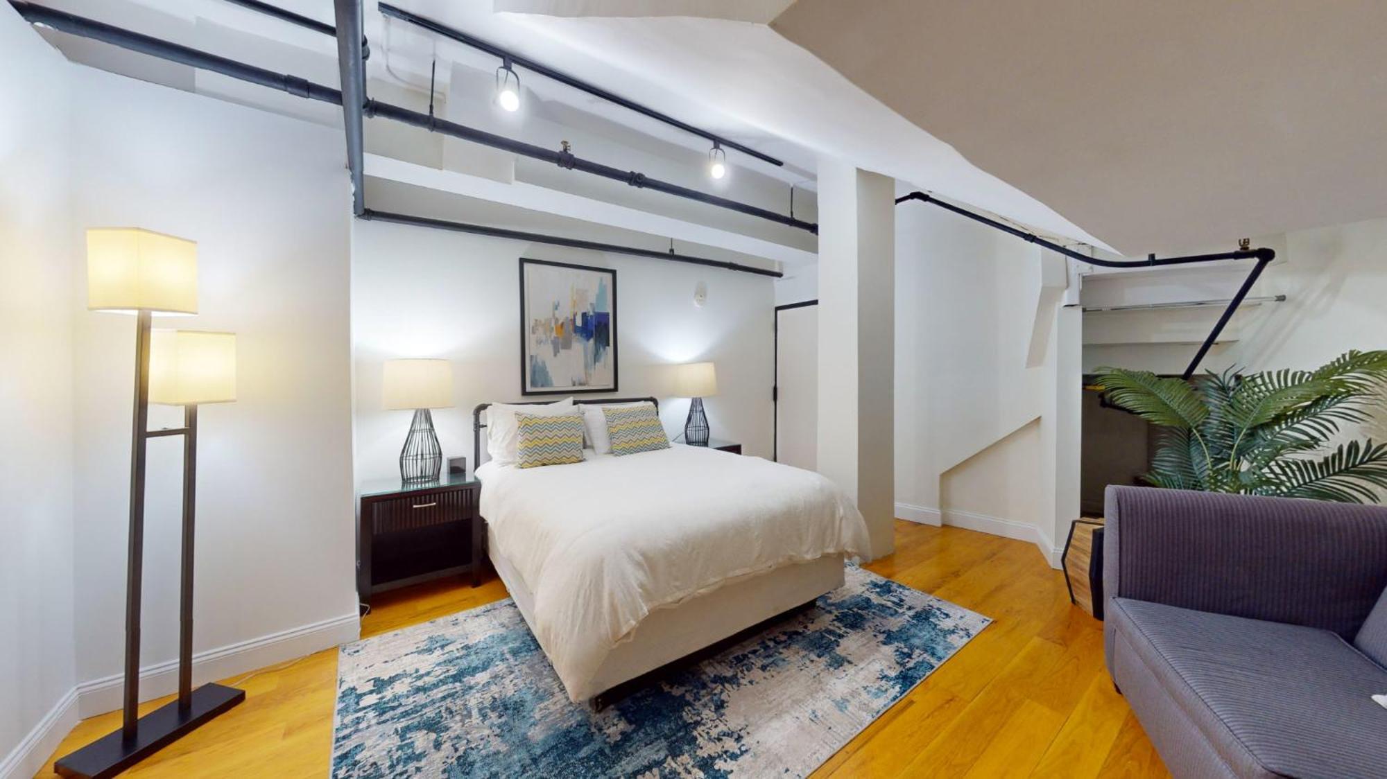 2 Level, 2 Bed With Office In Back Bay * Boston