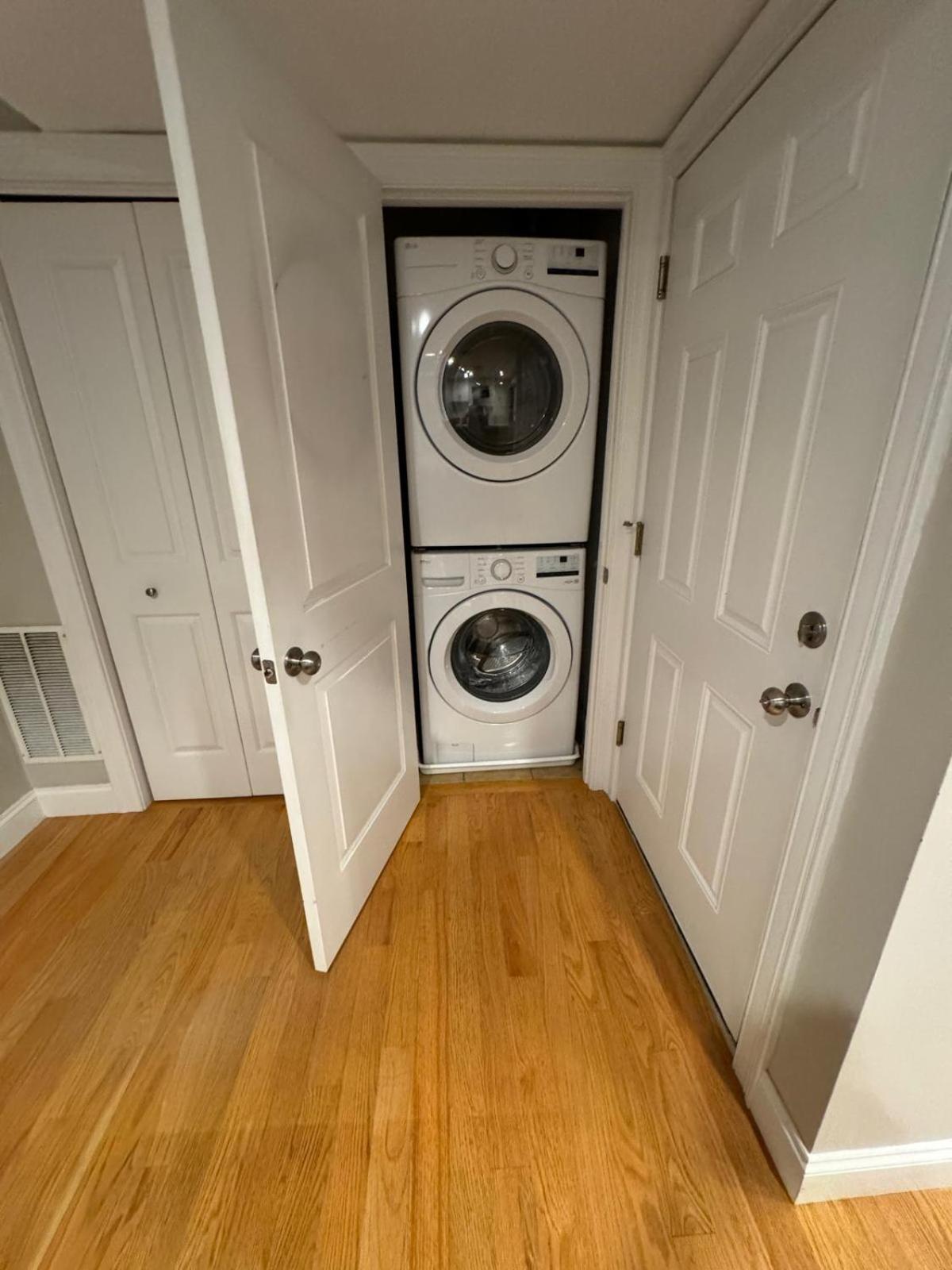 Apartment Ultra Convenient Luxury In South With Private Parking Garage *
