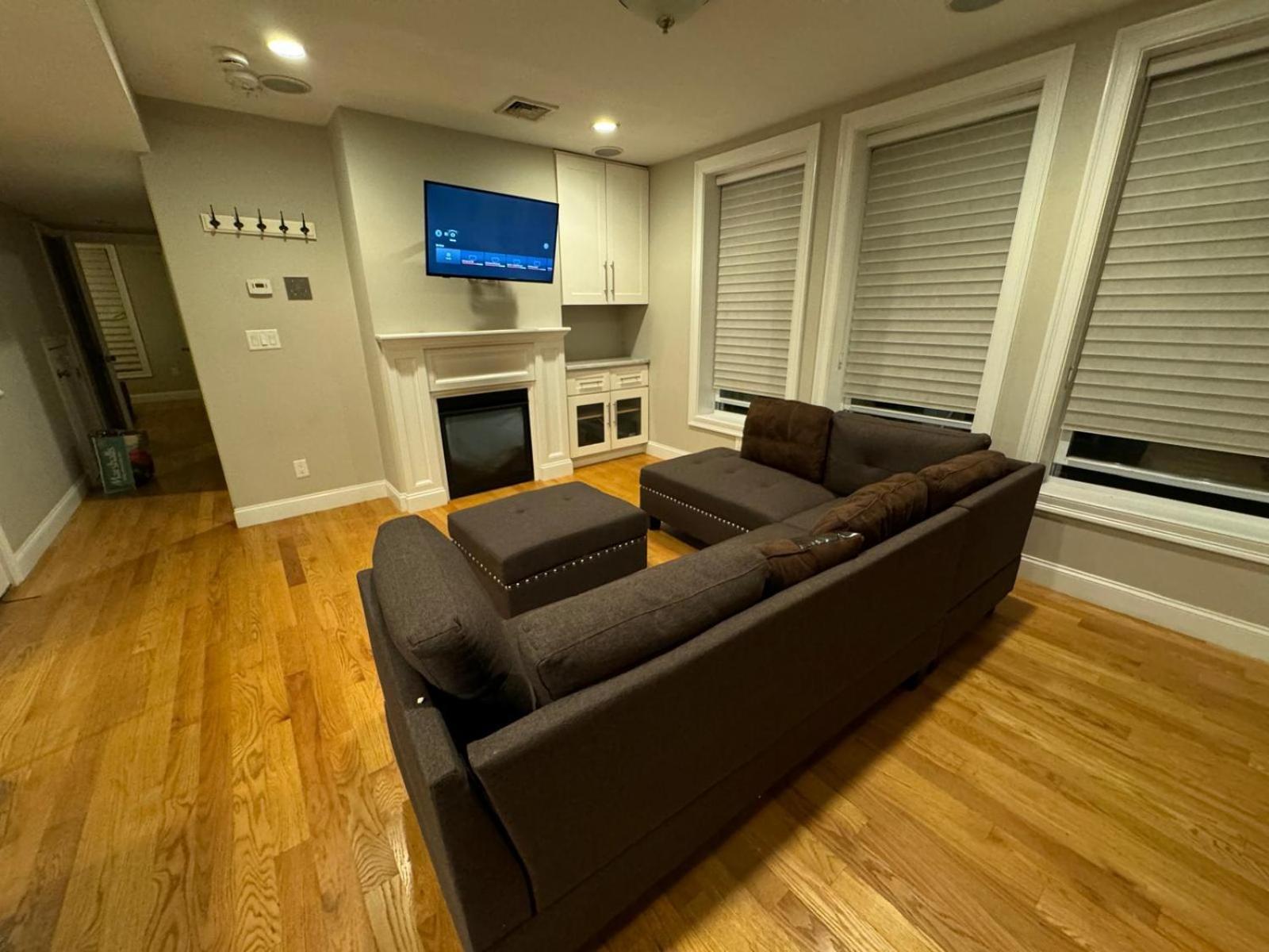 Ultra Convenient Luxury In South With Private Parking Garage *