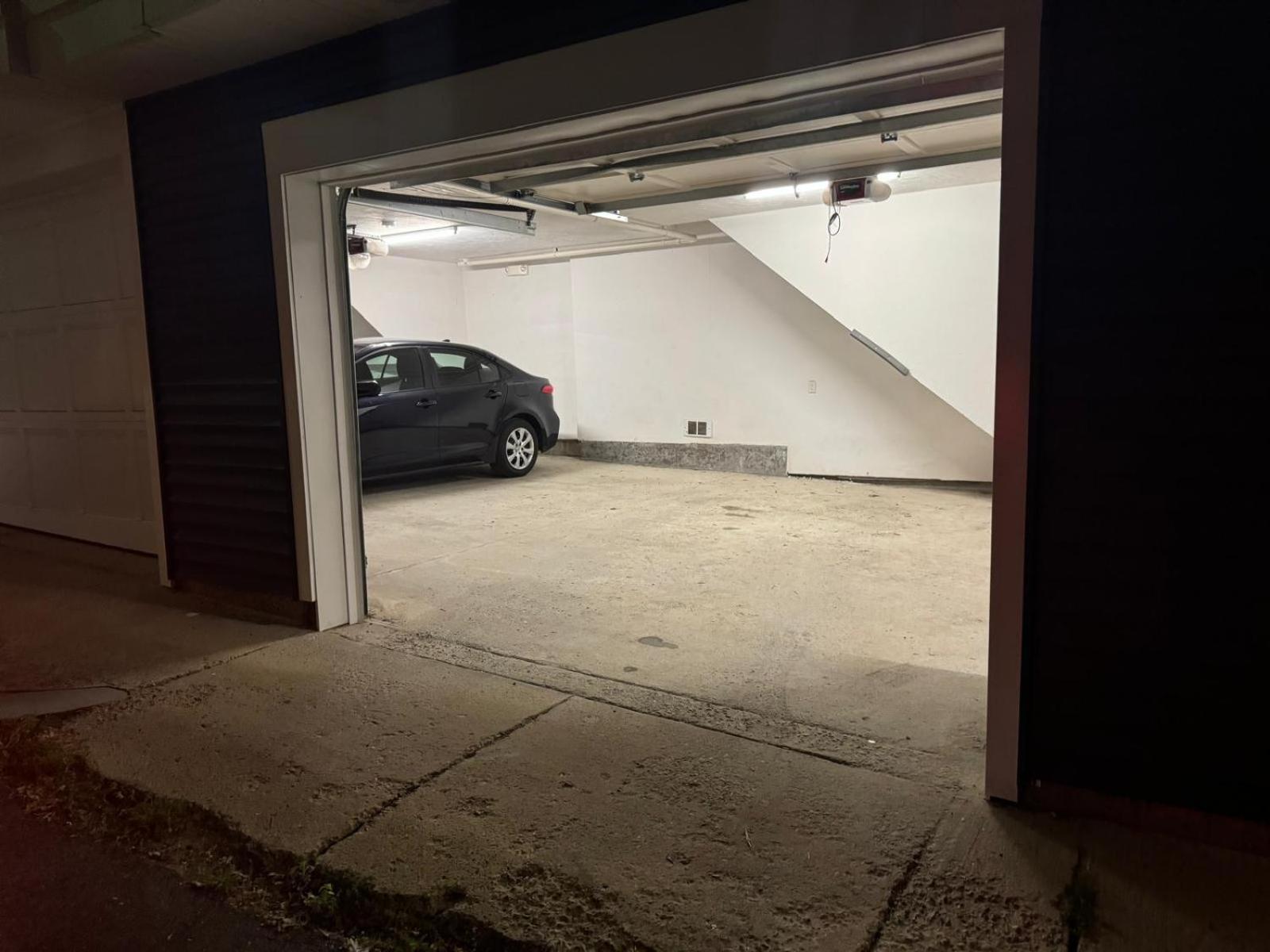 Ultra Convenient Luxury In South With Private Parking Garage Apartment *