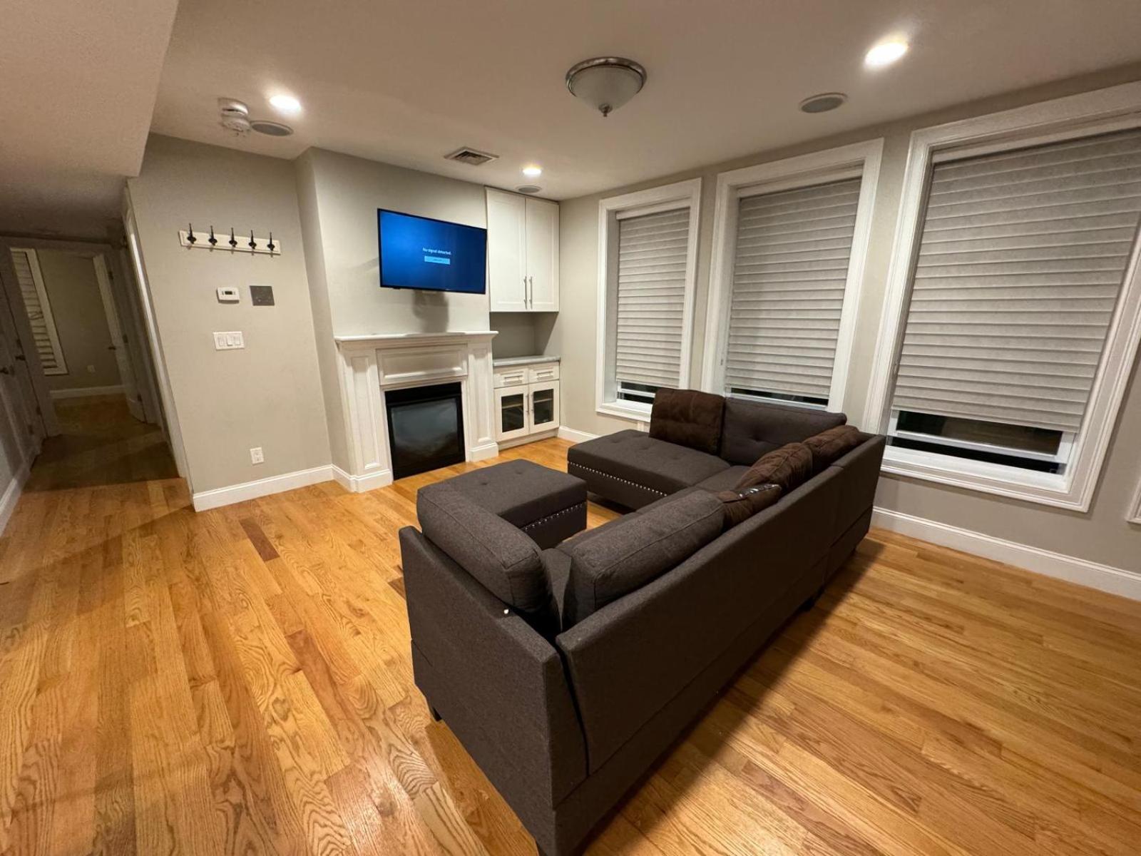 Ultra Convenient Luxury In South With Private Parking Garage